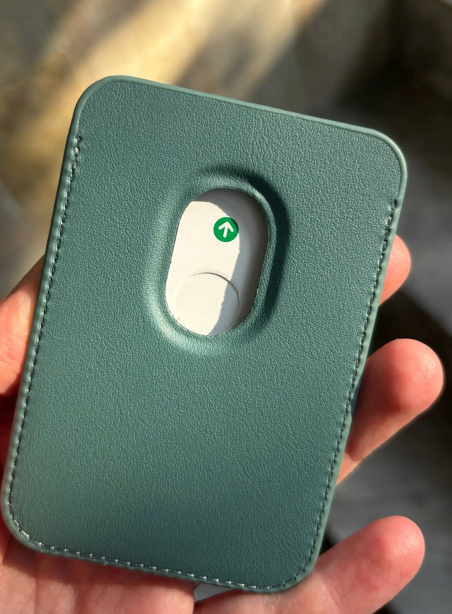 Magnitli cardxolder Iphone 12 dan boshlab, animatsiya bilan