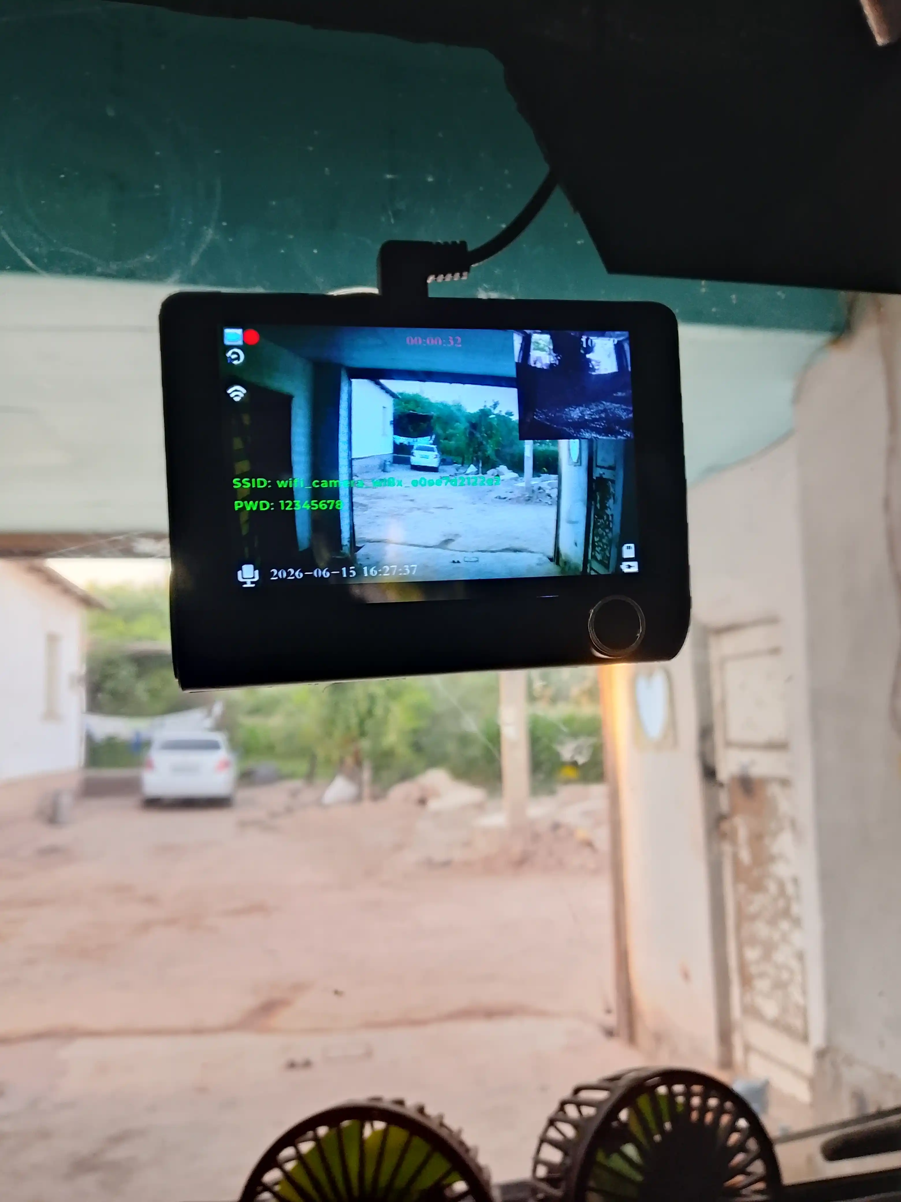 Avto WiFi videoregistratori, 3 va 4 kamera, salonni yozib olish va Full HD 1080p 2K ovoz