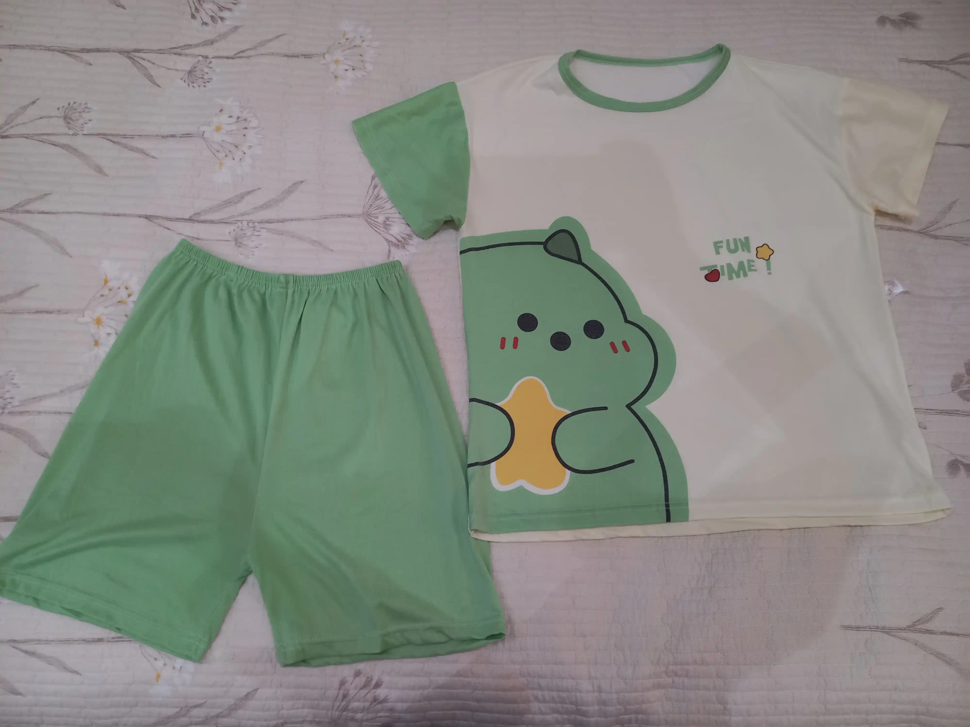 Ayollar va qizlar uchun pijama,komplekt futbolka va shortik, uy kiyimi
