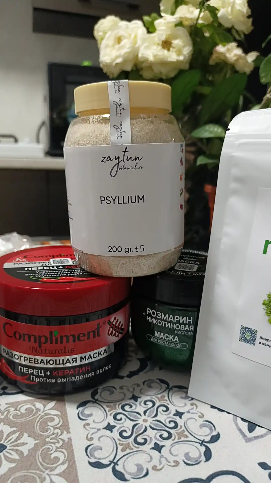 Compliment soch o'stirish uchun maska, Rozmarin va Nikotin kislotasi bilan, 300 ml