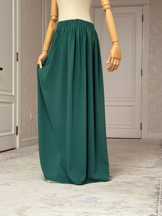 Yubka bazaviy, qulay, oyoqqa yopishmaydi - 