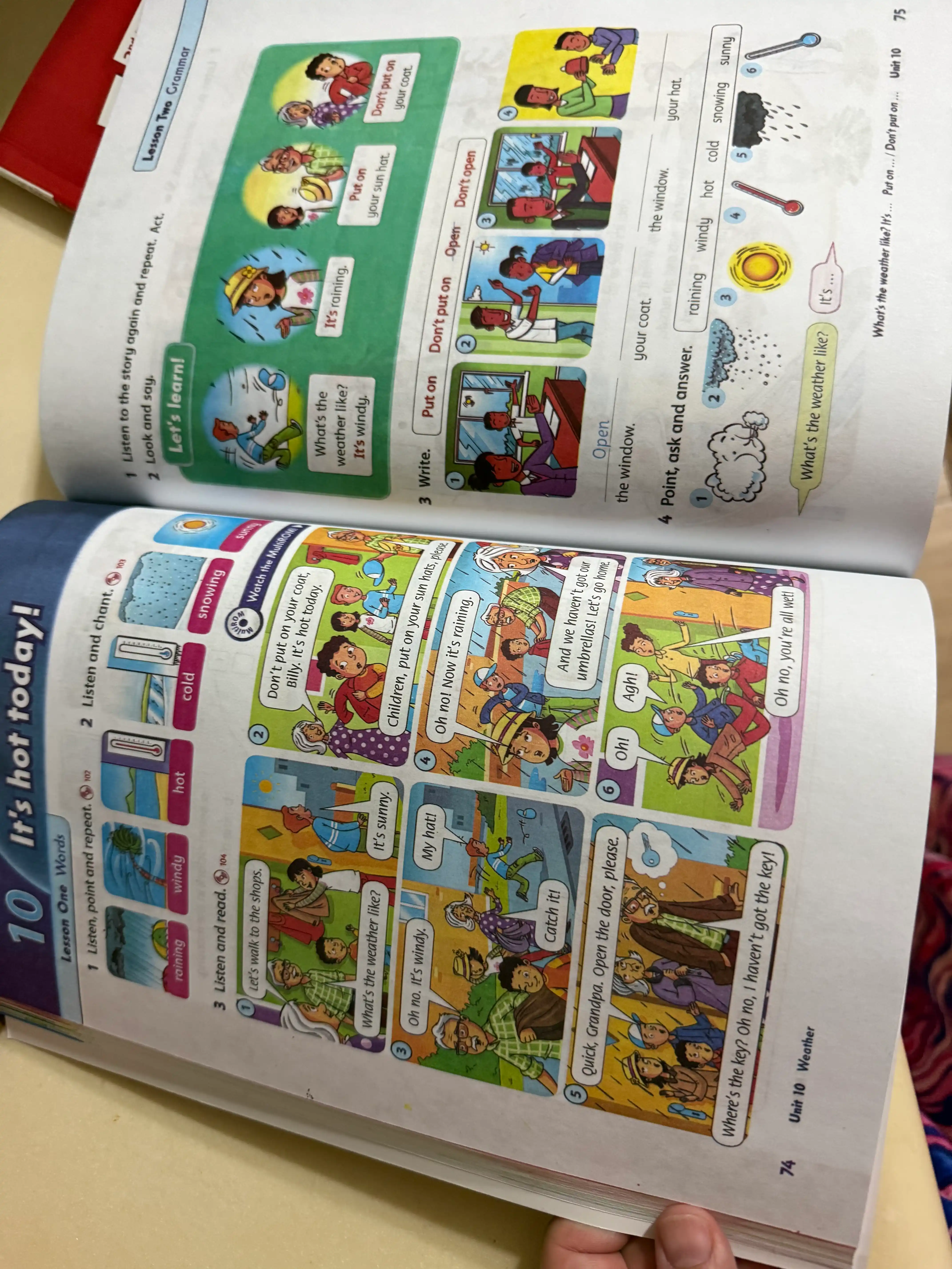 Family and Friends 1, 2 Class Book+Workbook Naomi Simmons 240x170