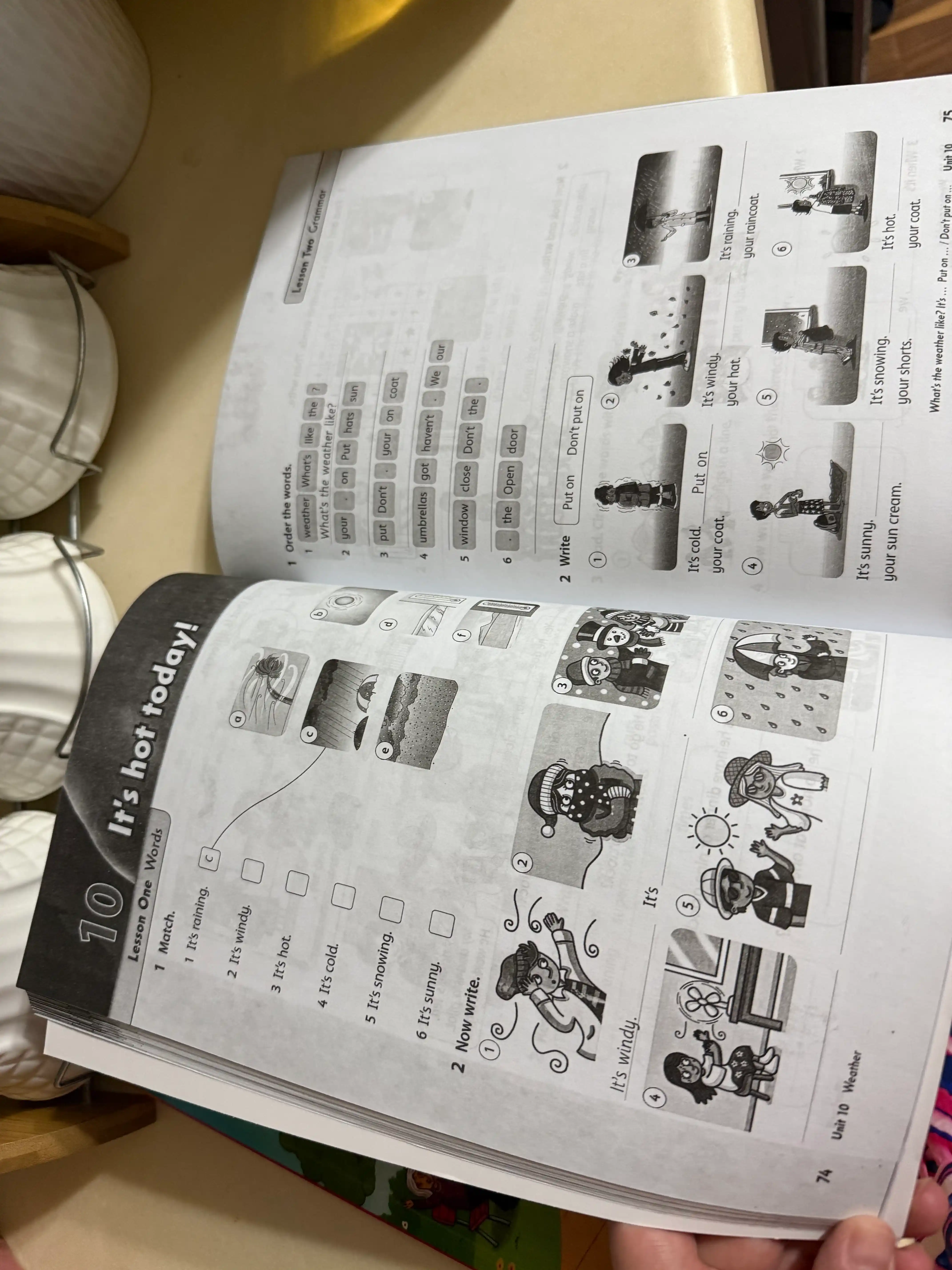 Family and Friends 1, 2 Class Book+Workbook Naomi Simmons 240x170