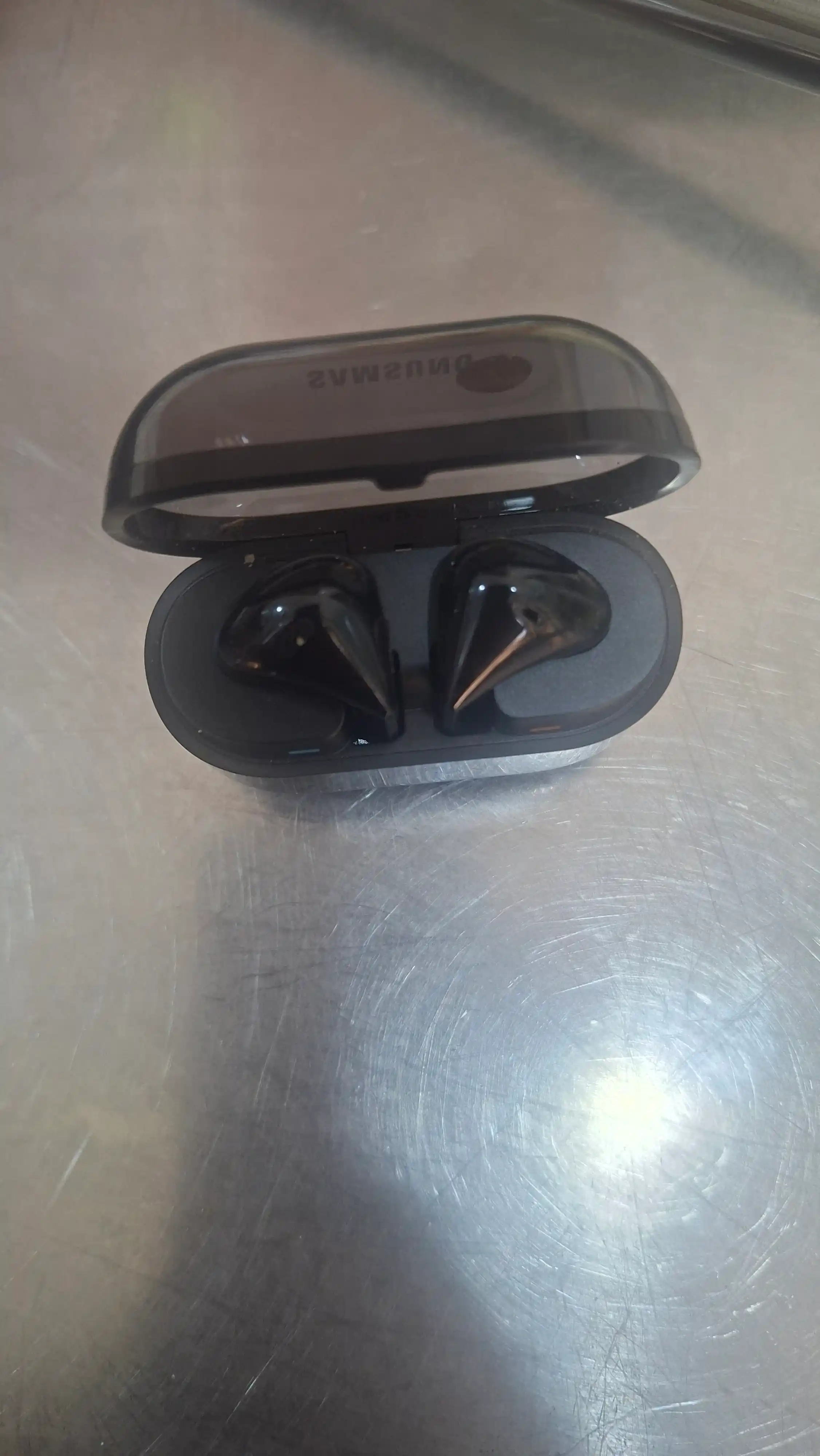 Samsung Galaxy Buds3 qora va oq ranglarda sifatli ovoz va kuchli batareya