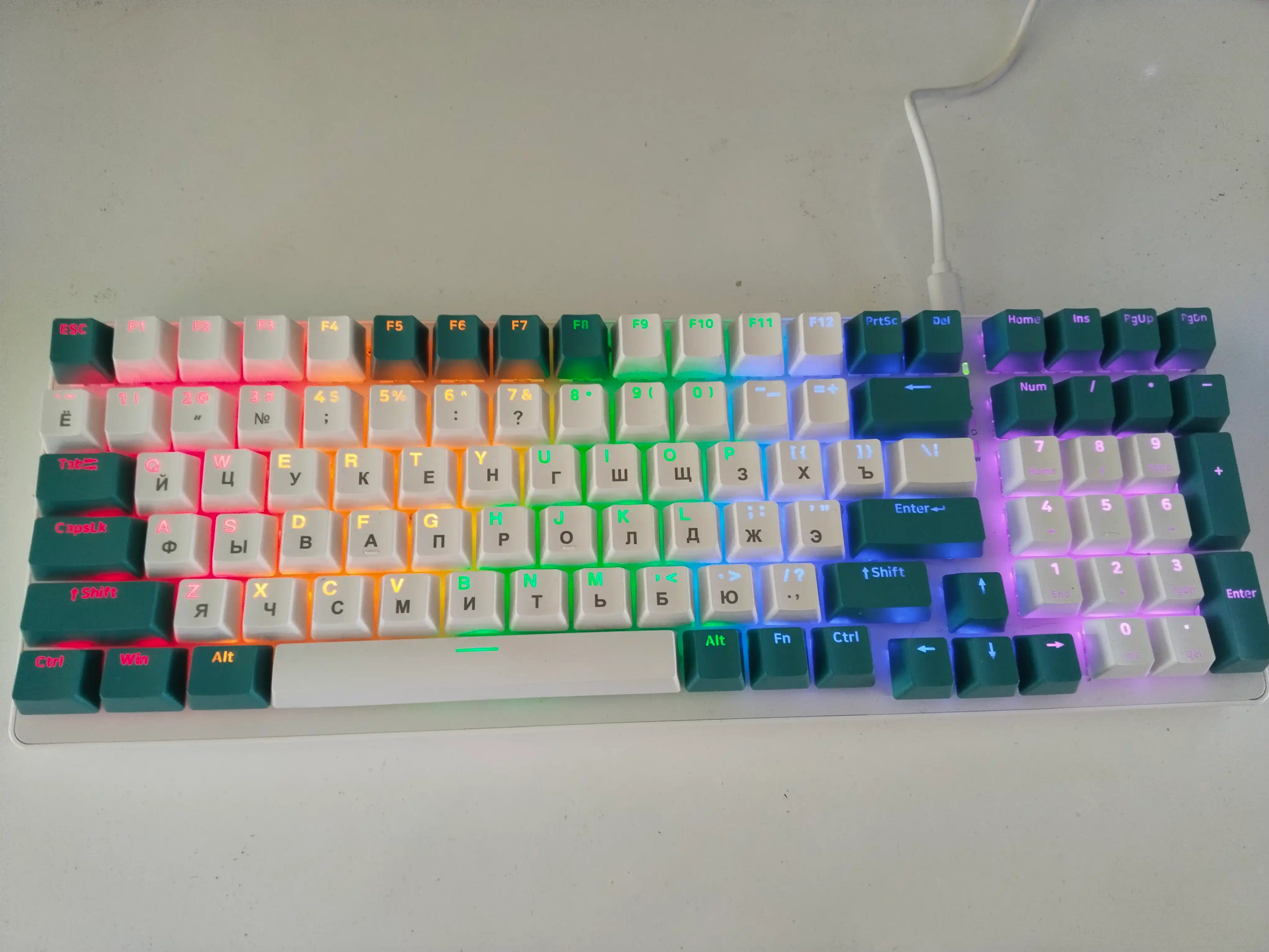 Mexanik klaviatura RGB yoritgichli, o'yin uchun keyboard, 100 tugma, qizil svitchlar