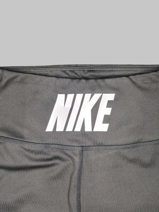 Ayollar legginsi Nike