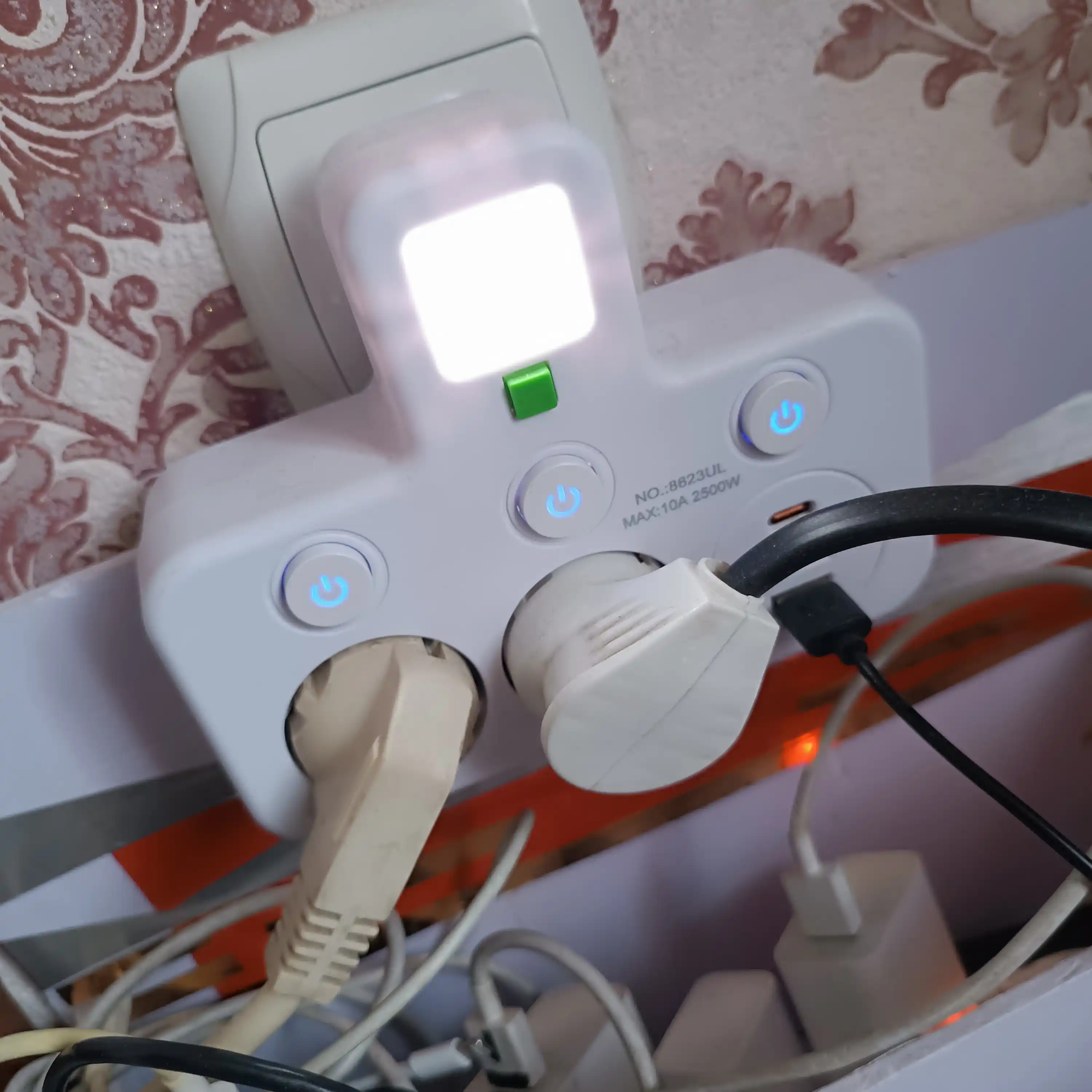 Cетевой фильтр тройник разветвитель с подсветкой 2 розетки с USB и Type-C