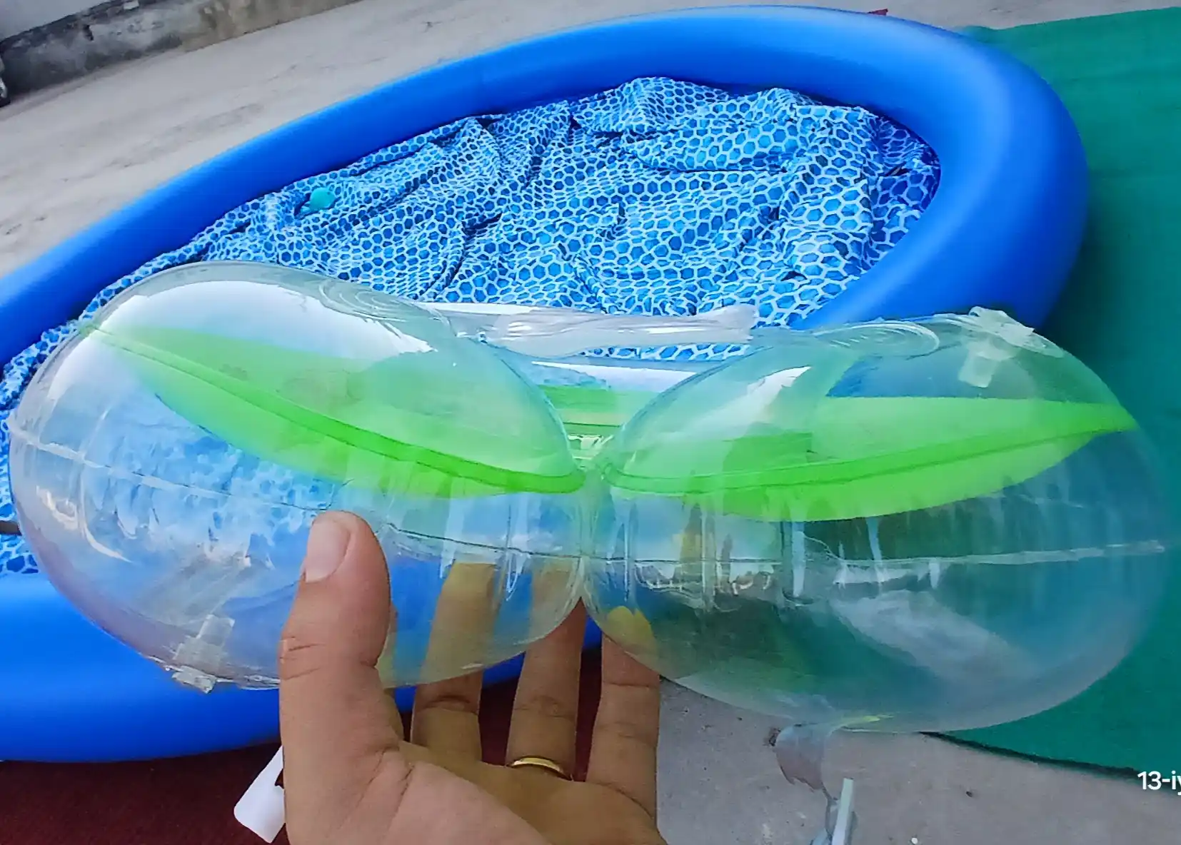 Bolalar uchun bo'yinga ballon, vanna va basseynlar uchun
