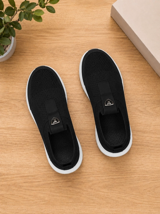 Erkaklar setkalik yozgi krossovkasi. Slip-on (bog'ichsiz)