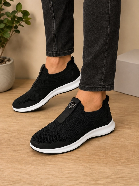 Erkaklar setkalik yozgi krossovkasi. Slip-on (bog'ichsiz)