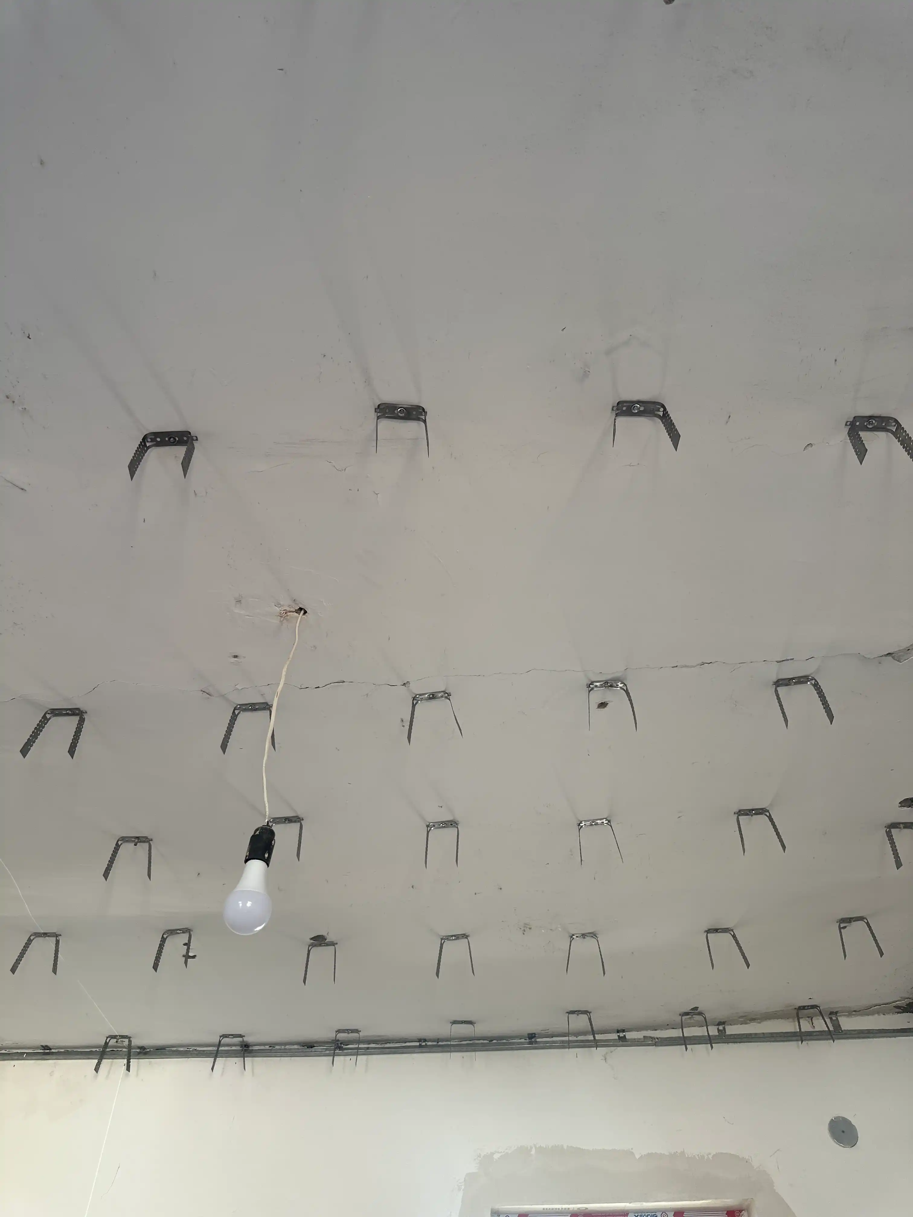 Montaj pistoleti mixlar to‘plami bilan HYUNDAI