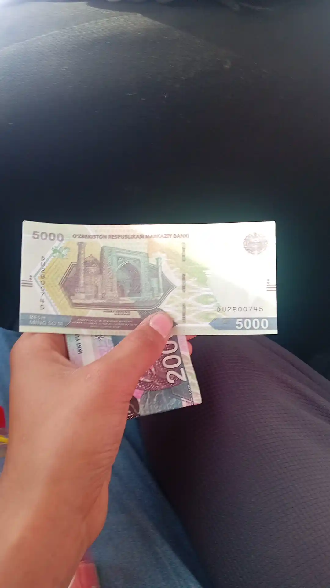 Suvenir pullar, so‘m kupyuralari, 50 ming, 100 mimg, 200 ming