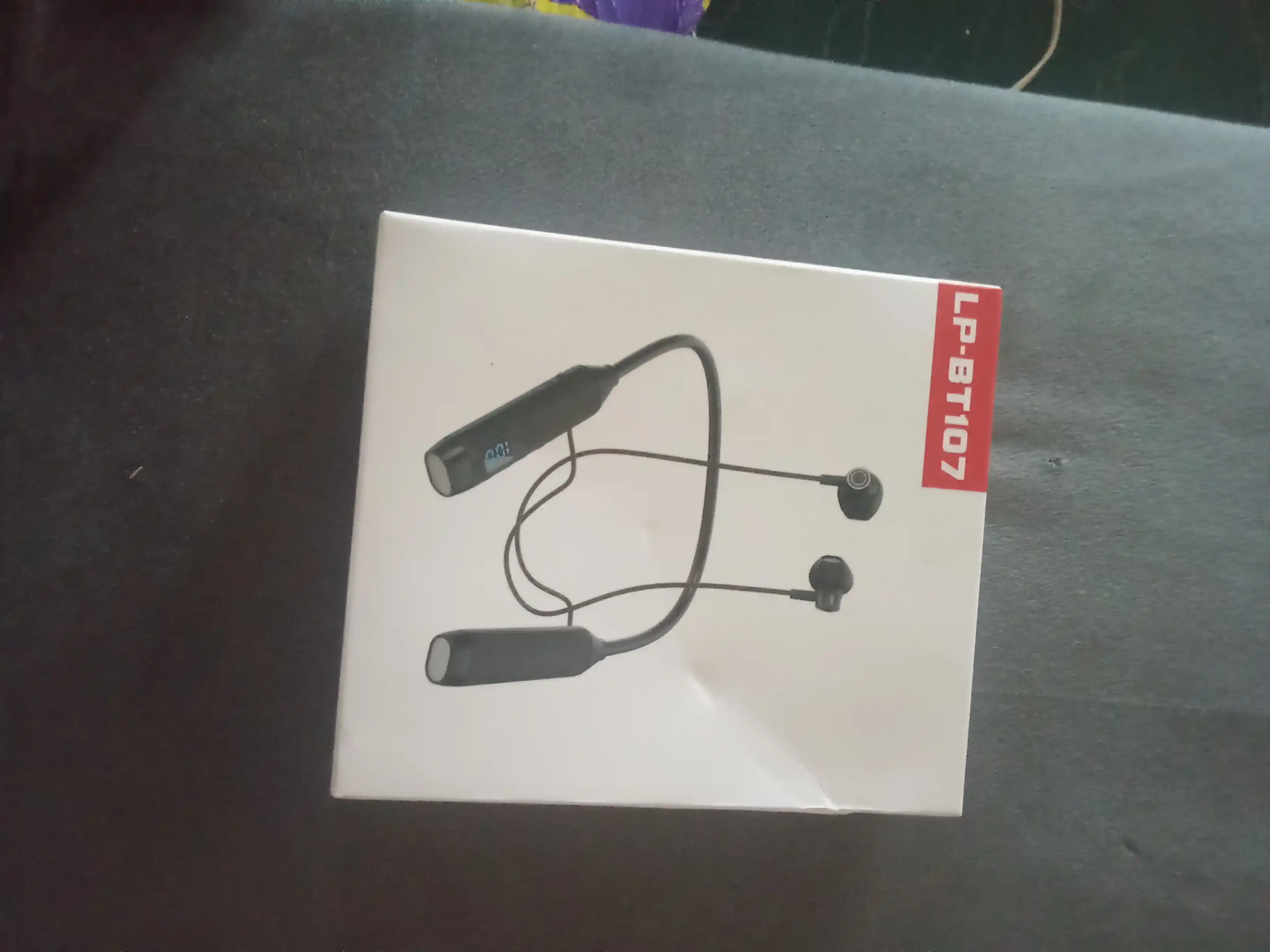 Simsiz sport minigarnituralari, bo'yin jantali, raqamli displey, Bluetooth BT-107, magnit