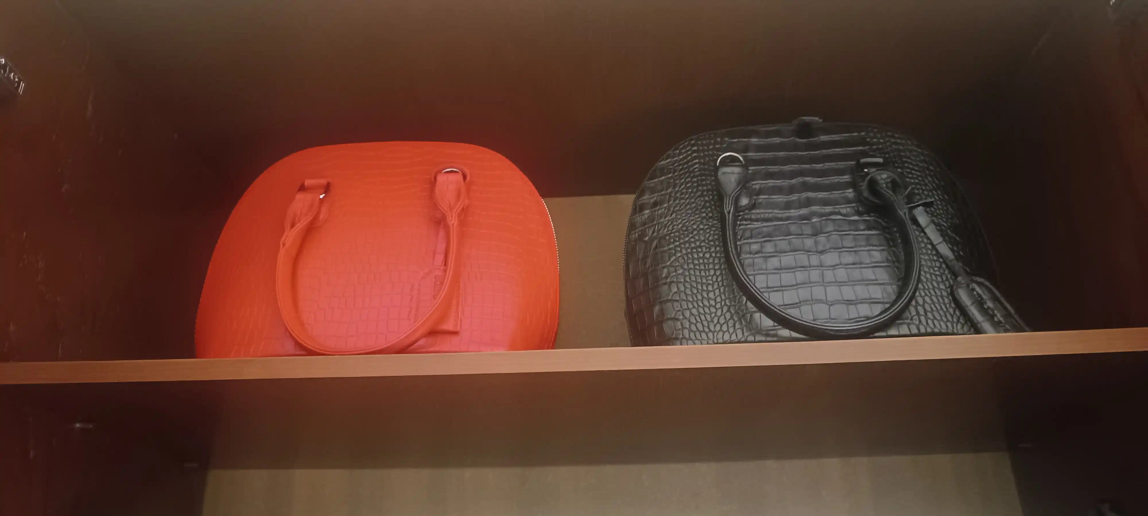 Ayollar sumkasi tabiiy charmdan Black Gator