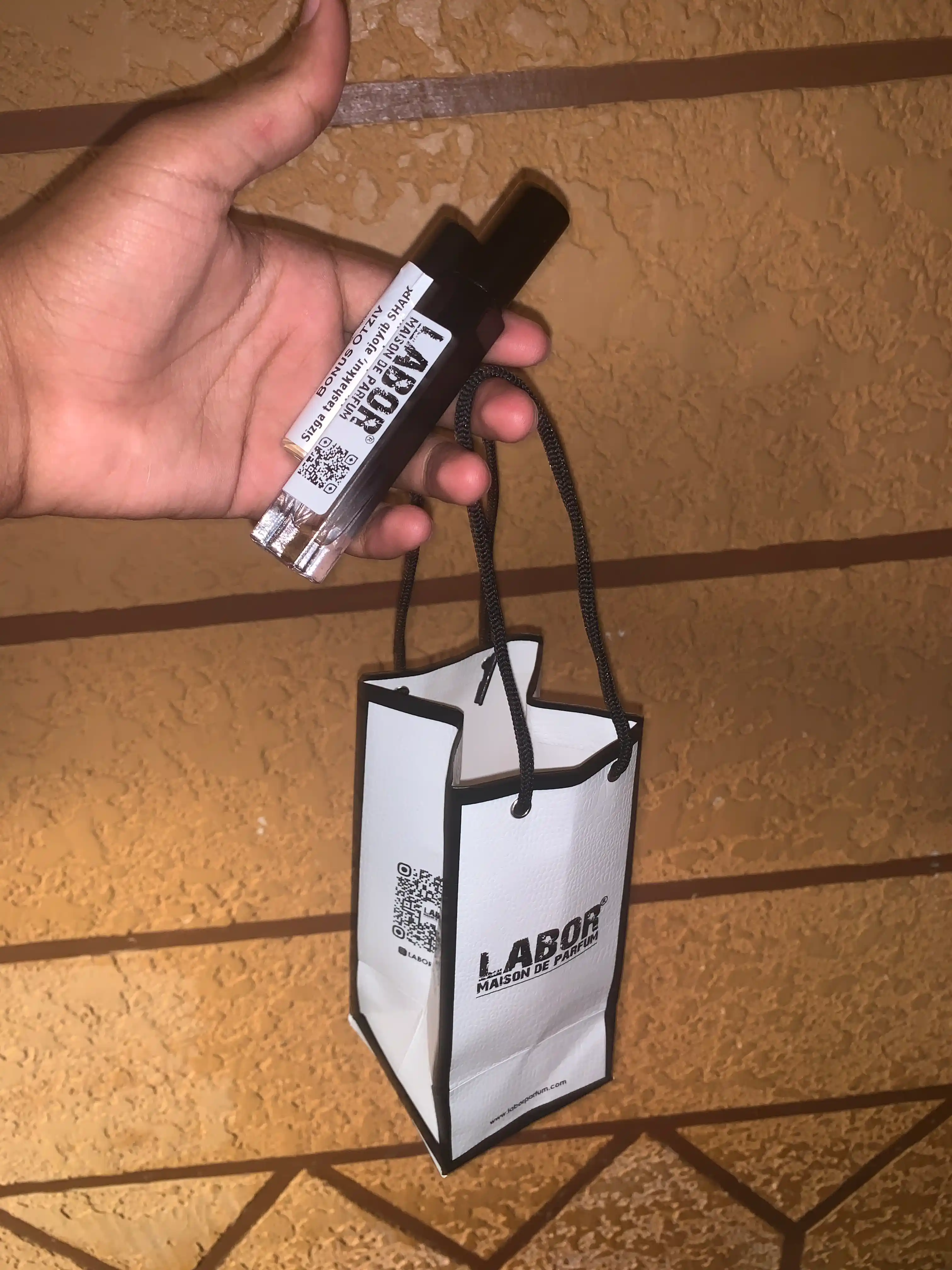 LABOR Parfum Absolu Aventus Creed, Erkaklar parfyumi maxsus flakonlarda