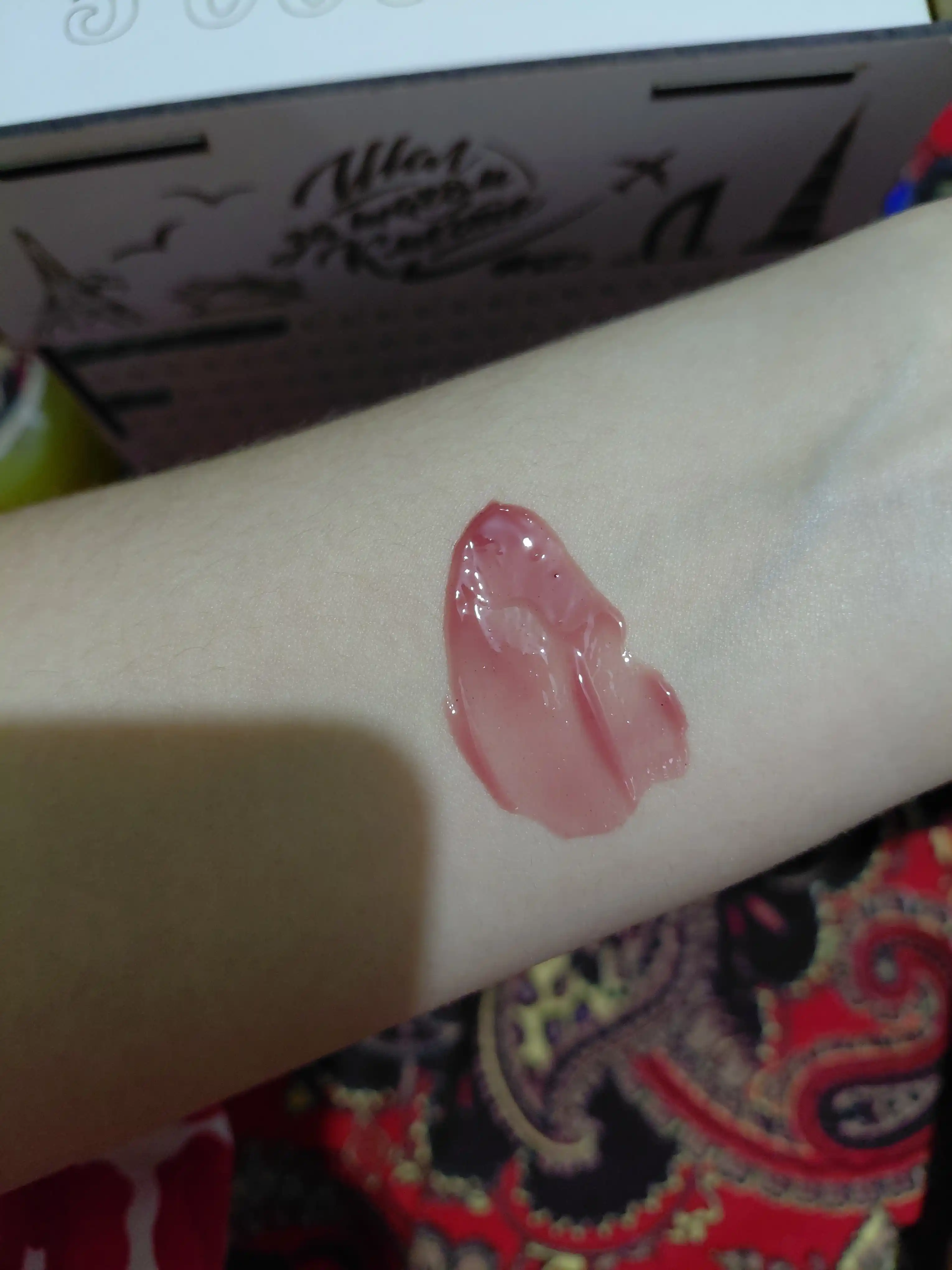 Lab yaltirog‘i SHEGLAM blesk Crystal Glaze, namlovchi