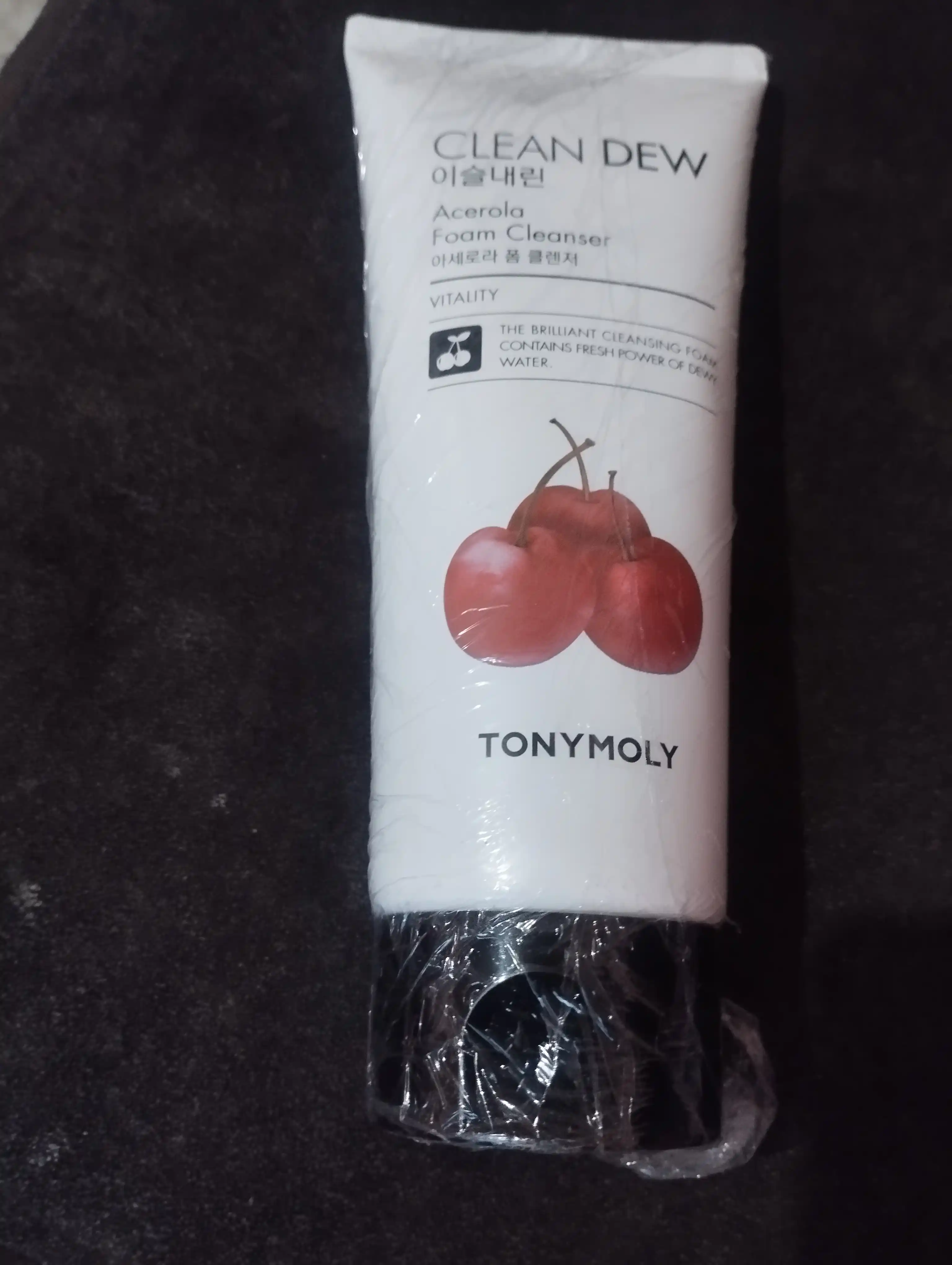 TonyMoly Clean Dew brendining yuzni tozalash uchun ko'pik, makiyajni tozalaydi, oqartiradi
