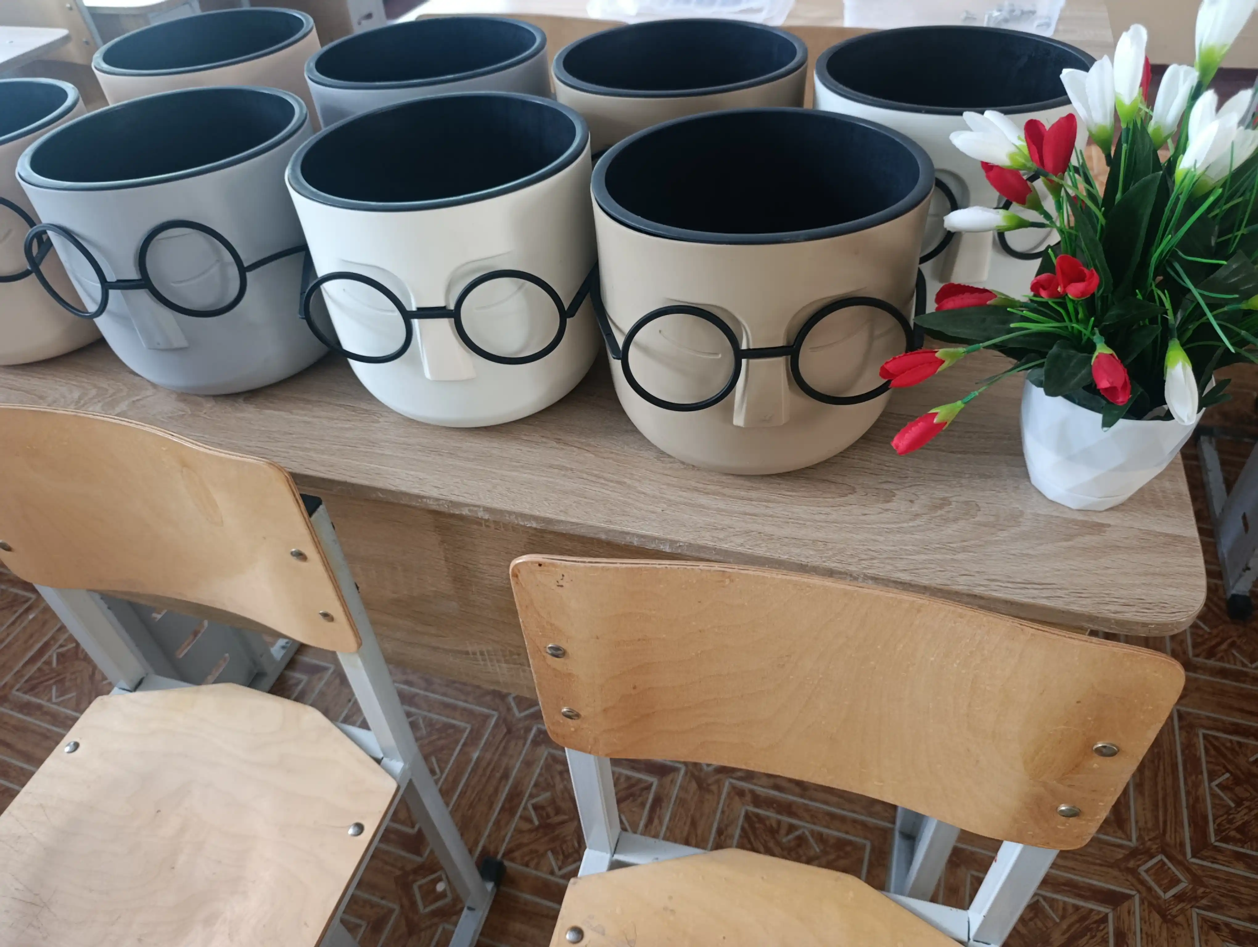 Dekorativ gul tuvak yuz shaklli zamonaviy dizayn plastik mini gul uchun