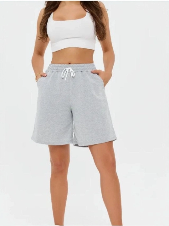 Ayollar uchun oversize shortik sport uslubidagi qulay va zamonaviy