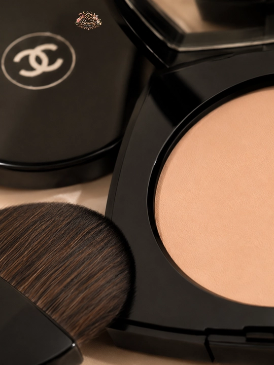 Компактная пудра для лица с естественным сиянием Chanel Les Beiges B20