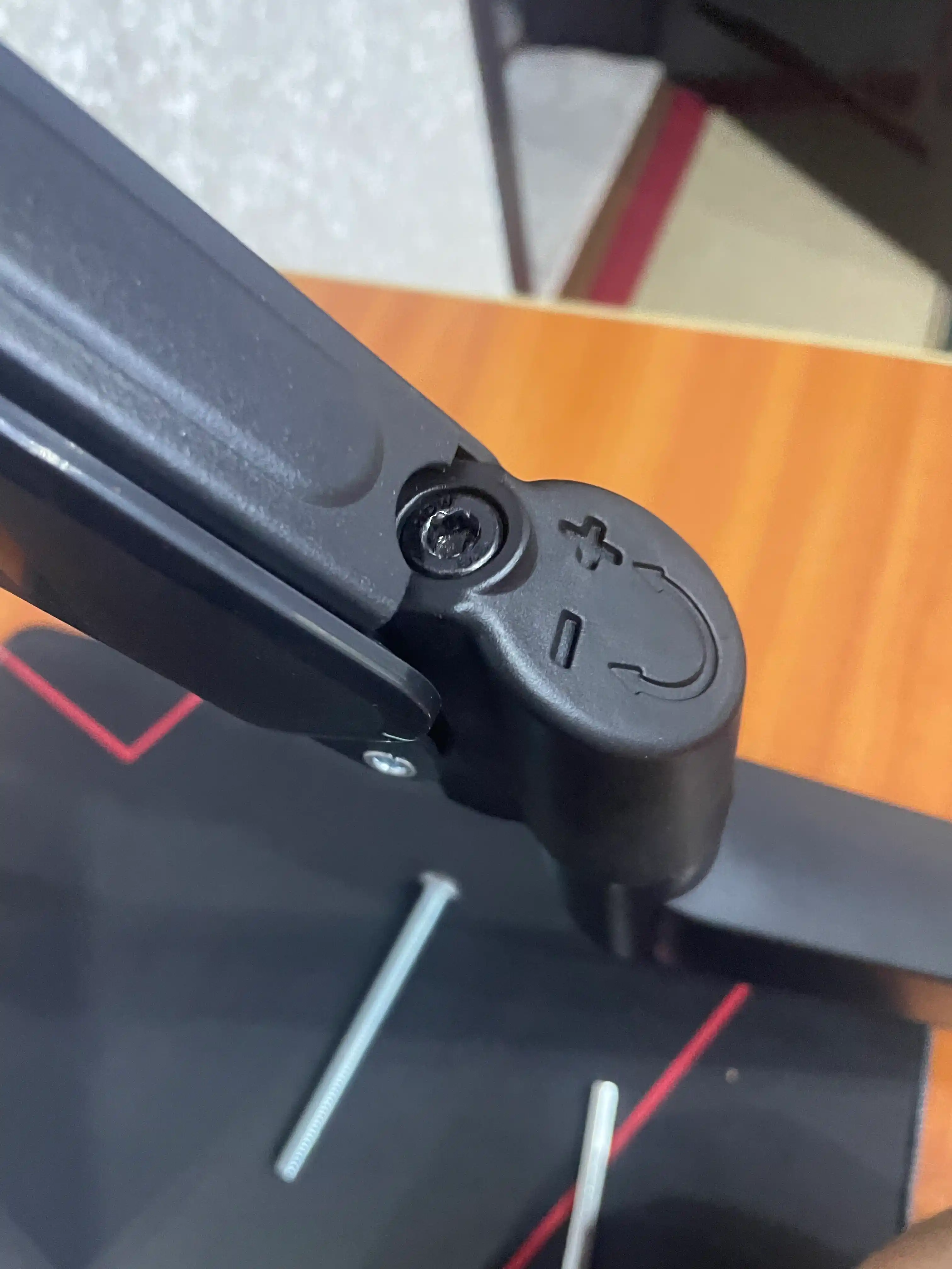 Monitorlar uchun kronshteyn, ekran diagonali 17 - 32, 10 kg F80