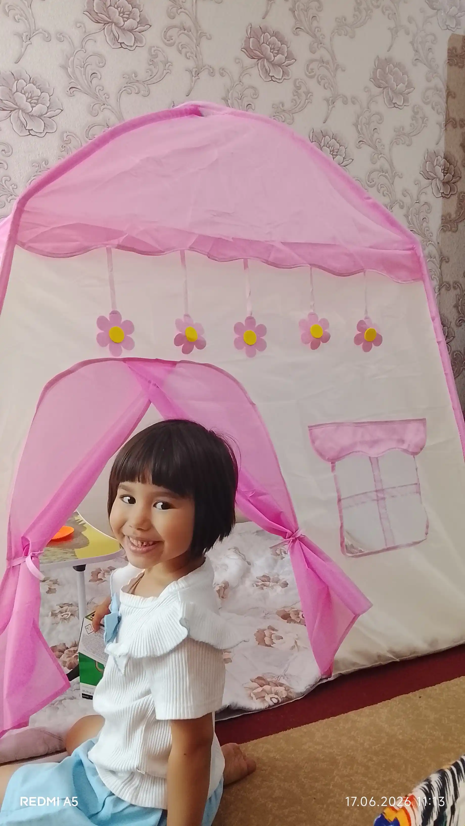 Bolalar o'yin chodiri, bolalar va o'yinchoqlar uchun uycha, chodir, ichki va tashqi makon