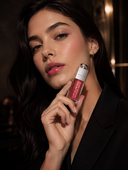 Dior Addict Lip Glow Oil namlantiruvchi yaltiroq moyi, 012-tus, yumshoq va porloq lablar uchun