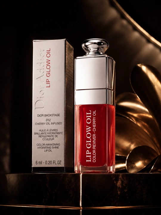 Dior Addict Lip Glow Oil namlantiruvchi yaltiroq moyi, 012-tus, yumshoq va porloq lablar uchun