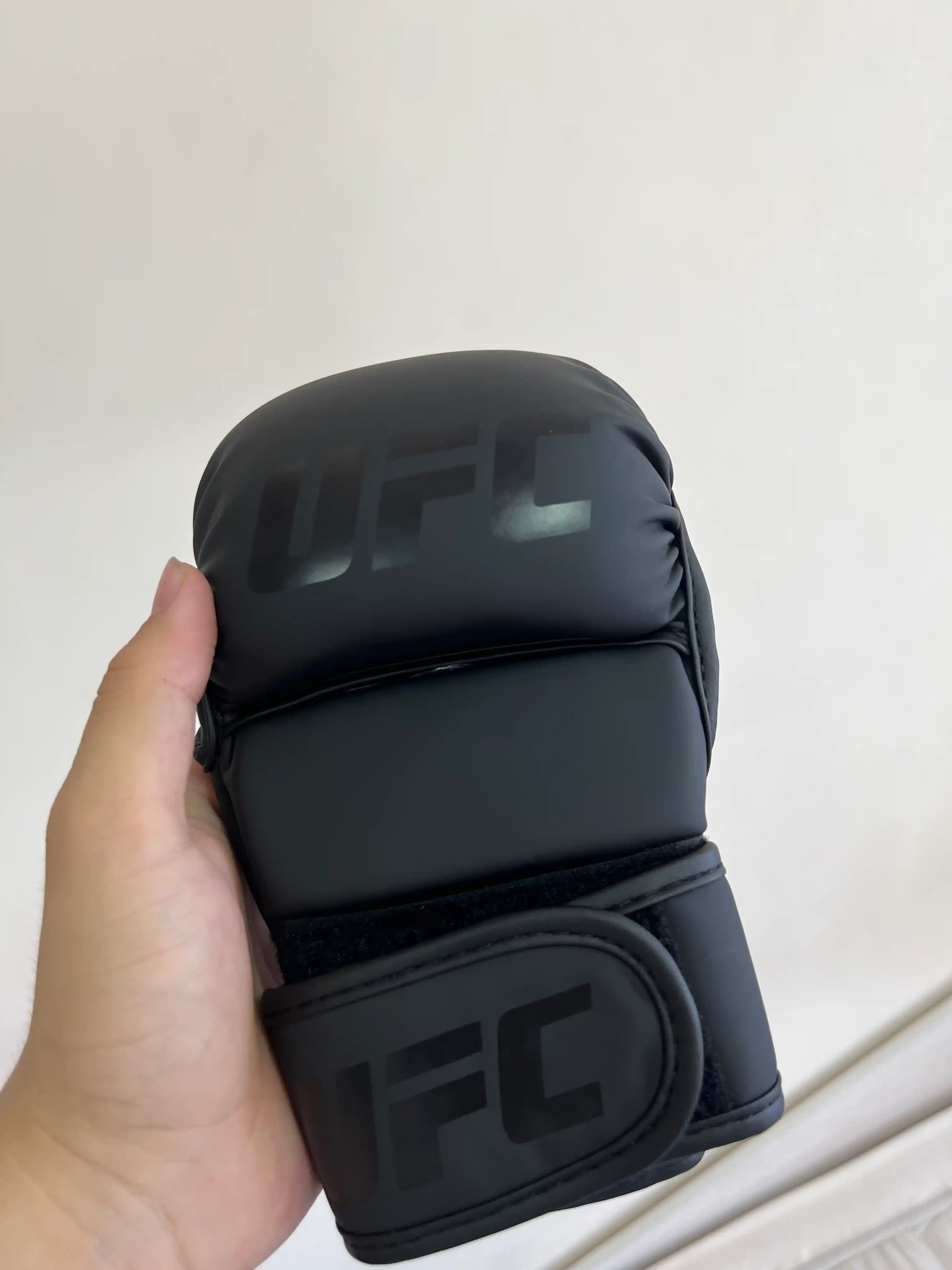 Профессиональные перчатки UFC MMA с открытыми пальцами, амортизирующей и прочной защитой