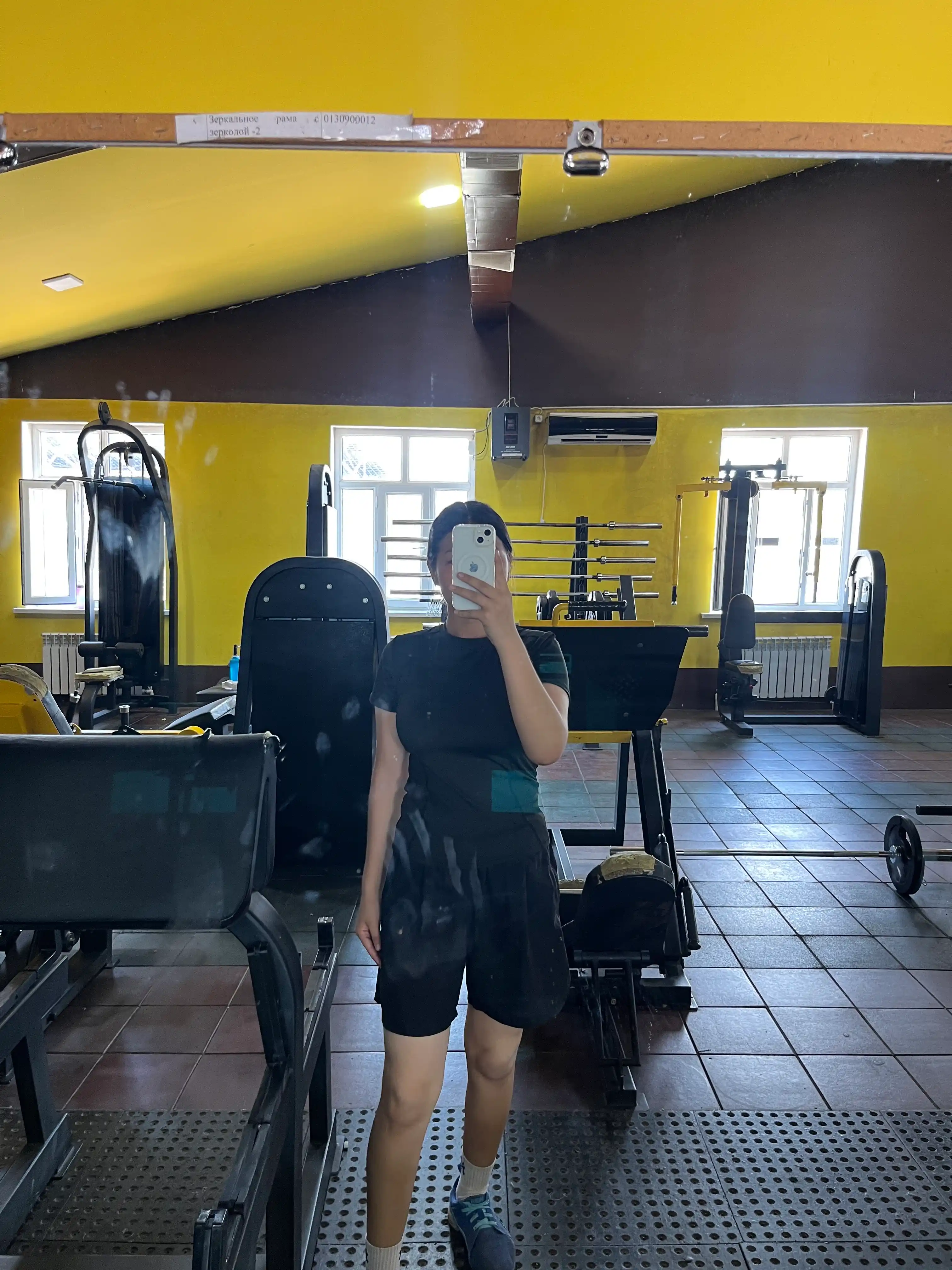 Fitnes uchun Slimfit FITMUSE ayollar futbolkasi, sport uchun ayollar kompression rashgardi