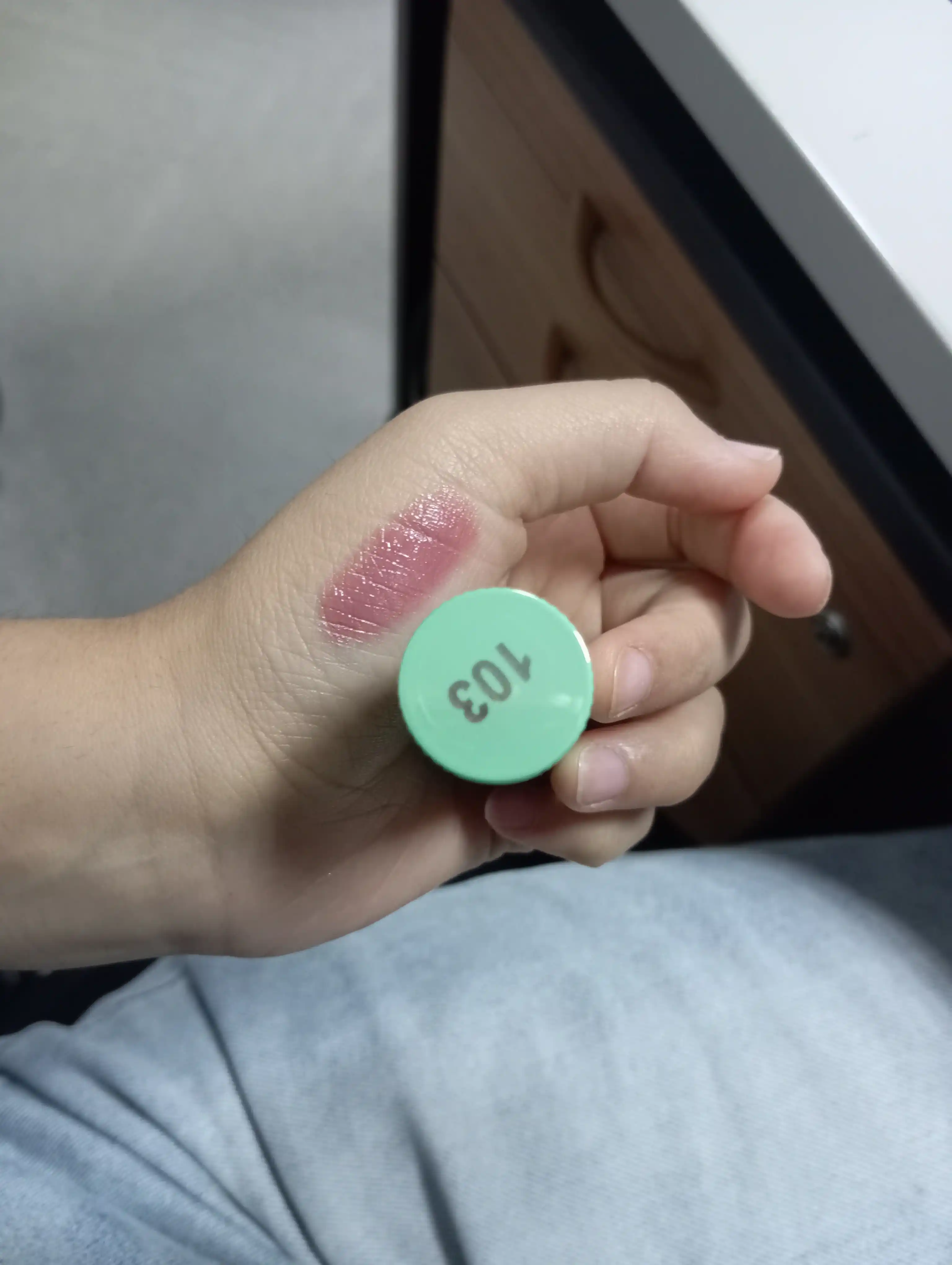 LUXVISAGE Mint Balm lab bo‘yog‘i-balzami, namlantiruvchi ta’sirga ega