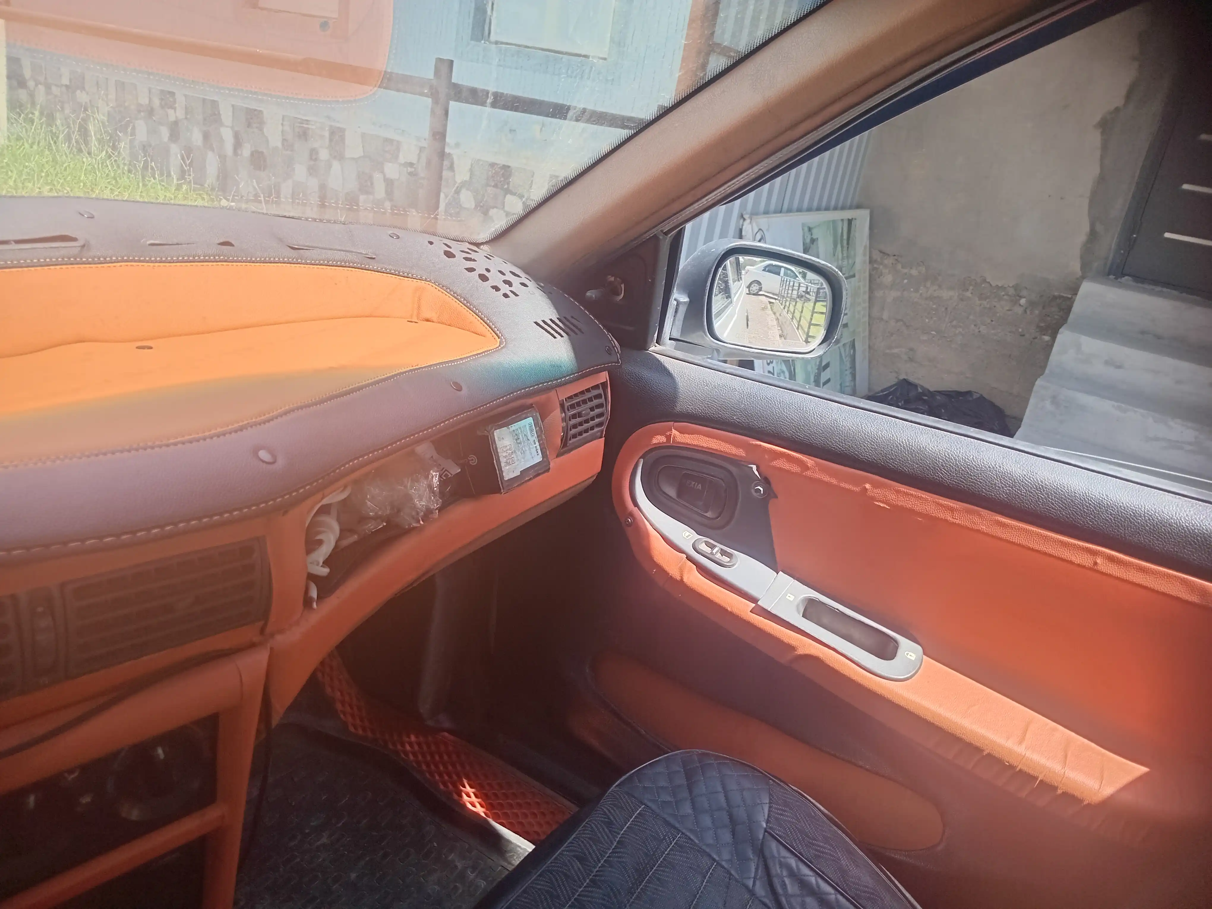 Различные коврики для торпеды автомобиля