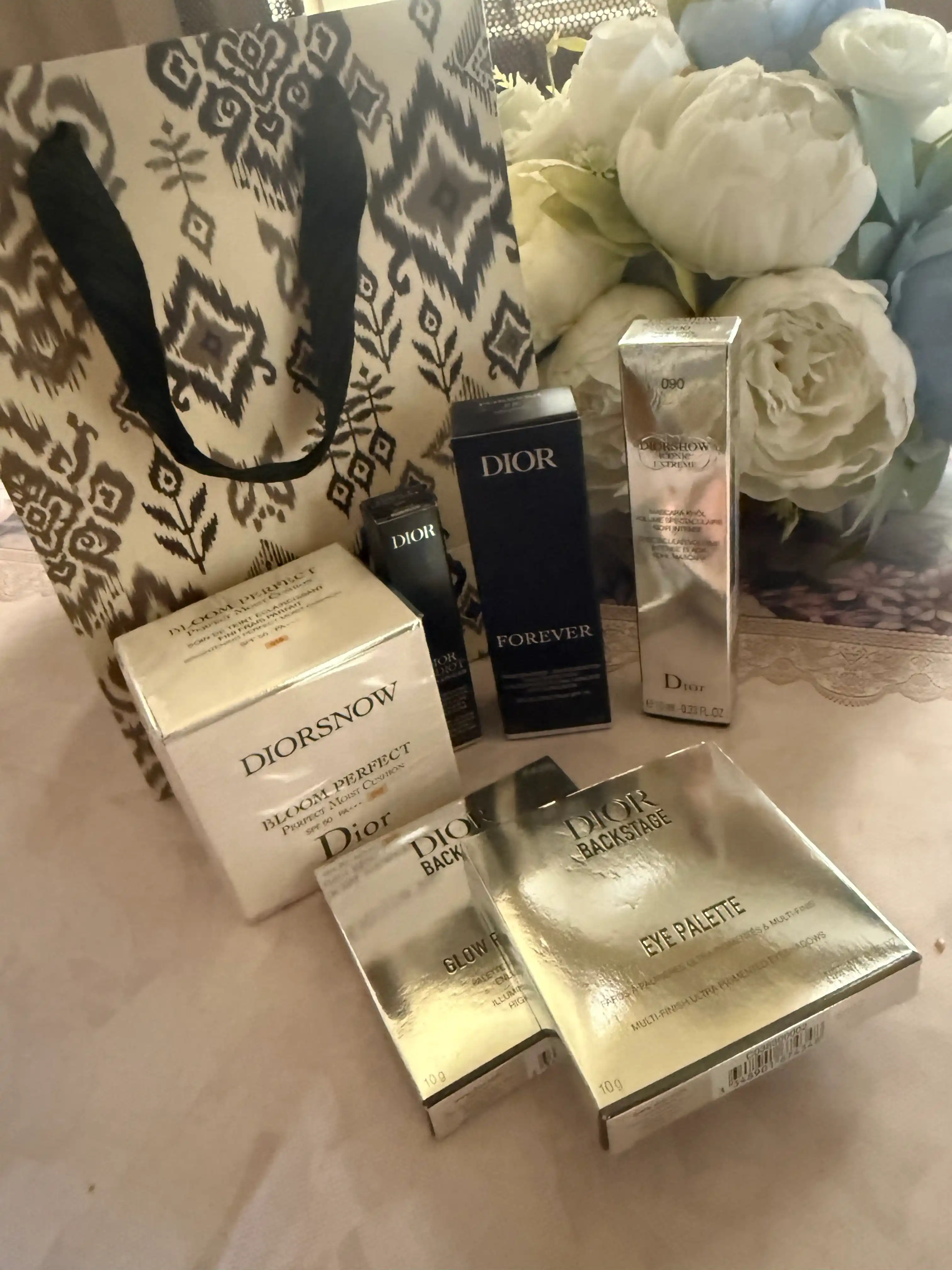 Набор косметики Dior, подарочный набор для женщин ,Тональный крем, палетка теней, тушь