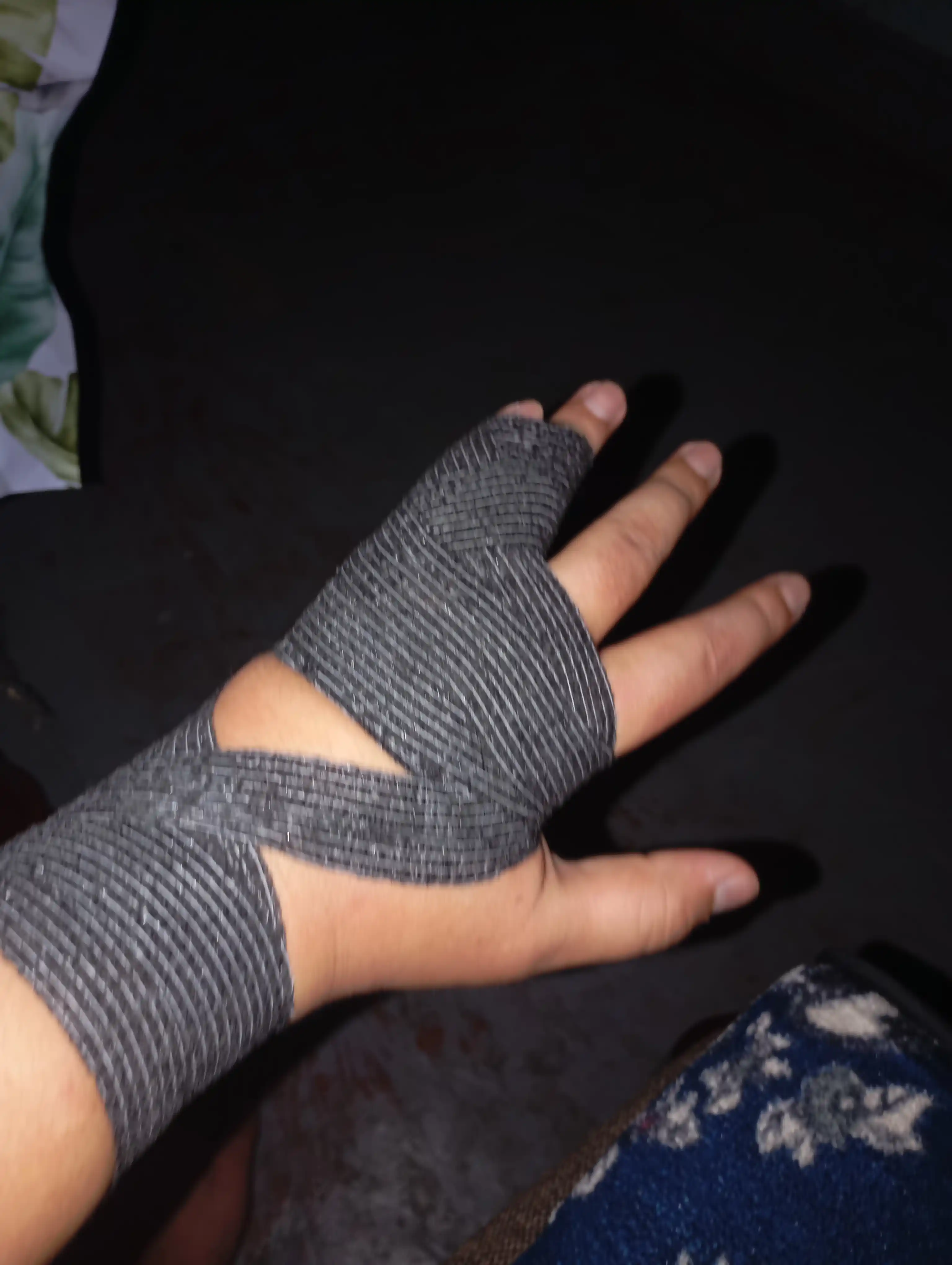 Elastik, o‘zi mahkamlanadigan bint, sport va jarohatlar uchun bandaj