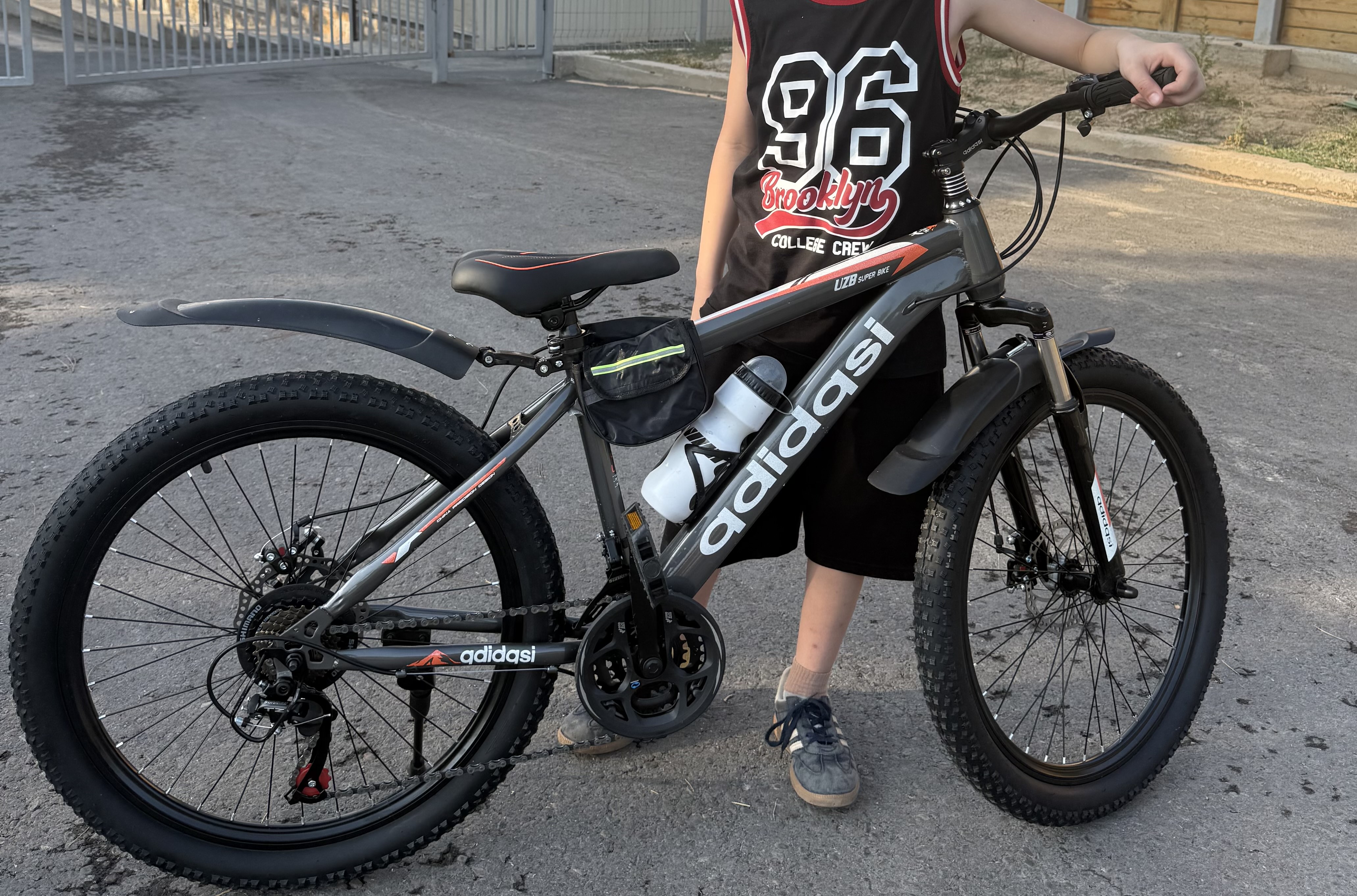 Tog‘ velosipedi 24 dyuym, 21 tezlik, disk tormoz, old amortizatsiya, sayr uchun
