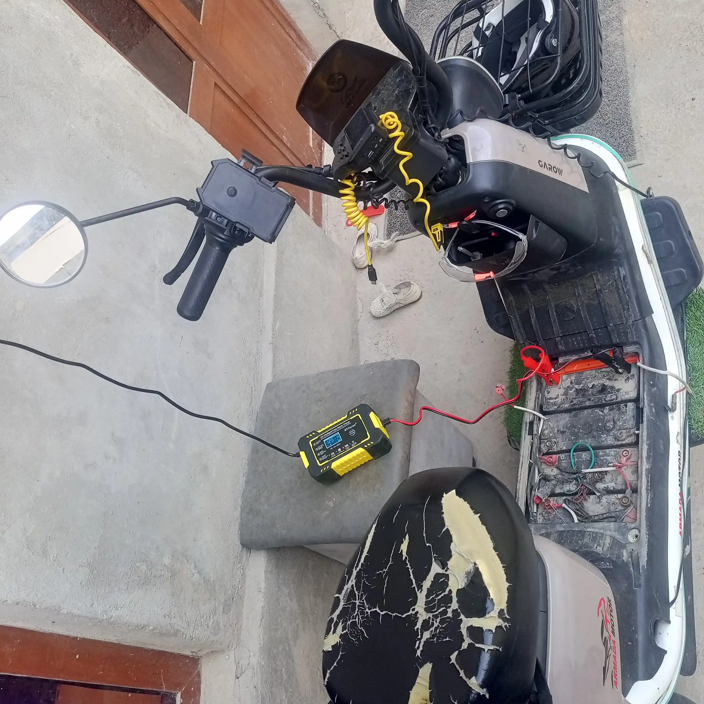 12V akkumulyatorlar uchun avtomatik zaryadlovchi qurilma, 12V AKB