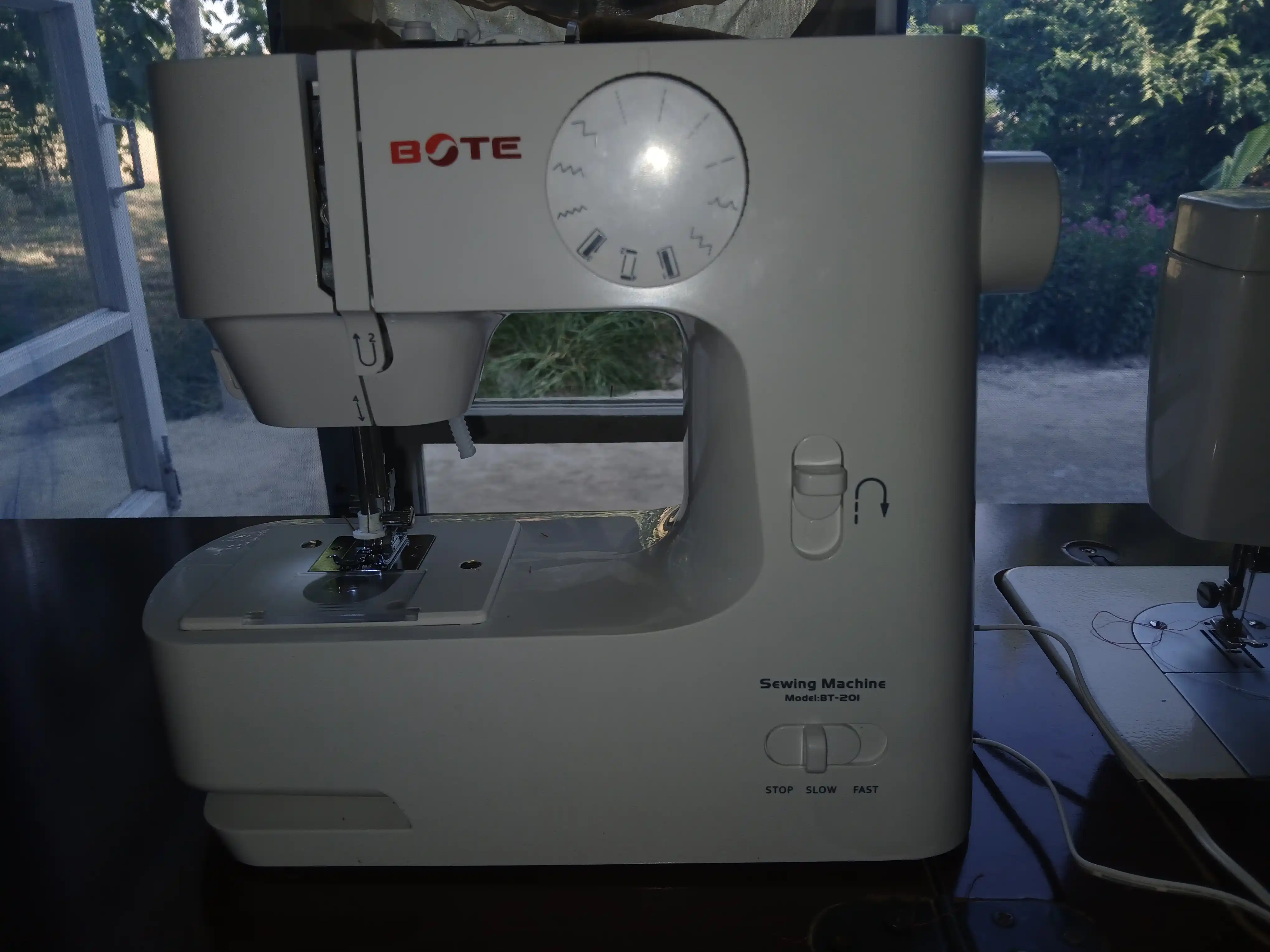 Электрическая швейная машина BOTE BT-20H, 3 скорости, многофункциональная модель