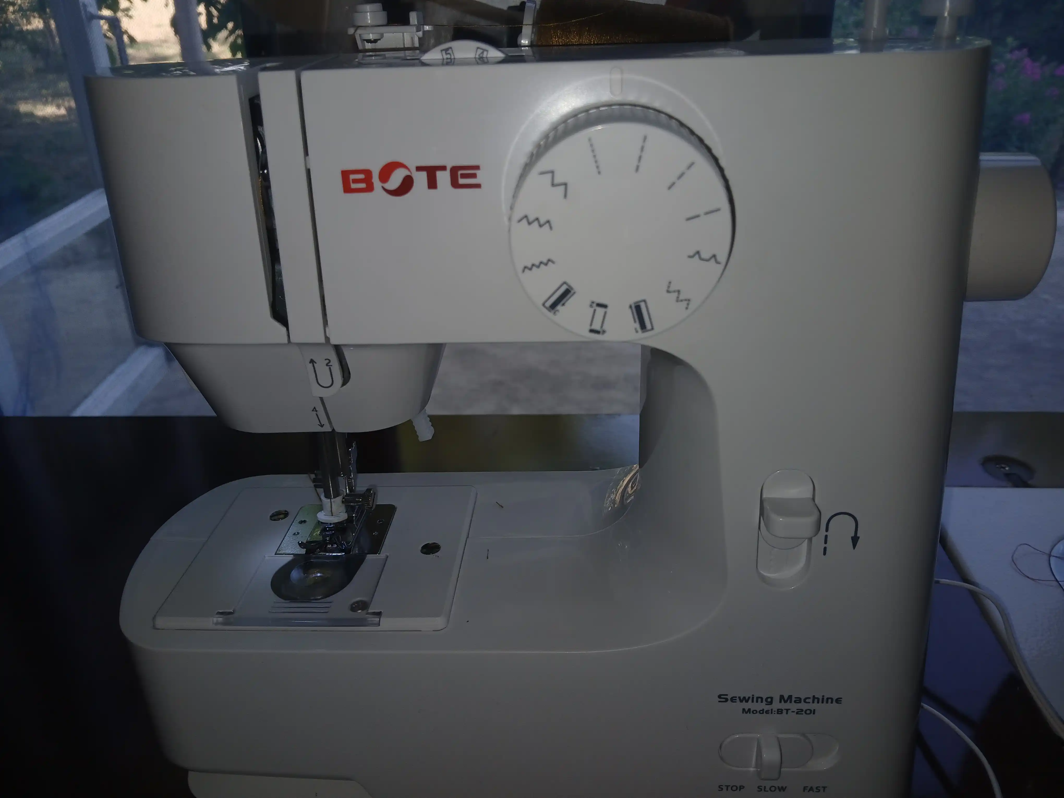 Электрическая швейная машина BOTE BT-20H, 3 скорости, многофункциональная модель
