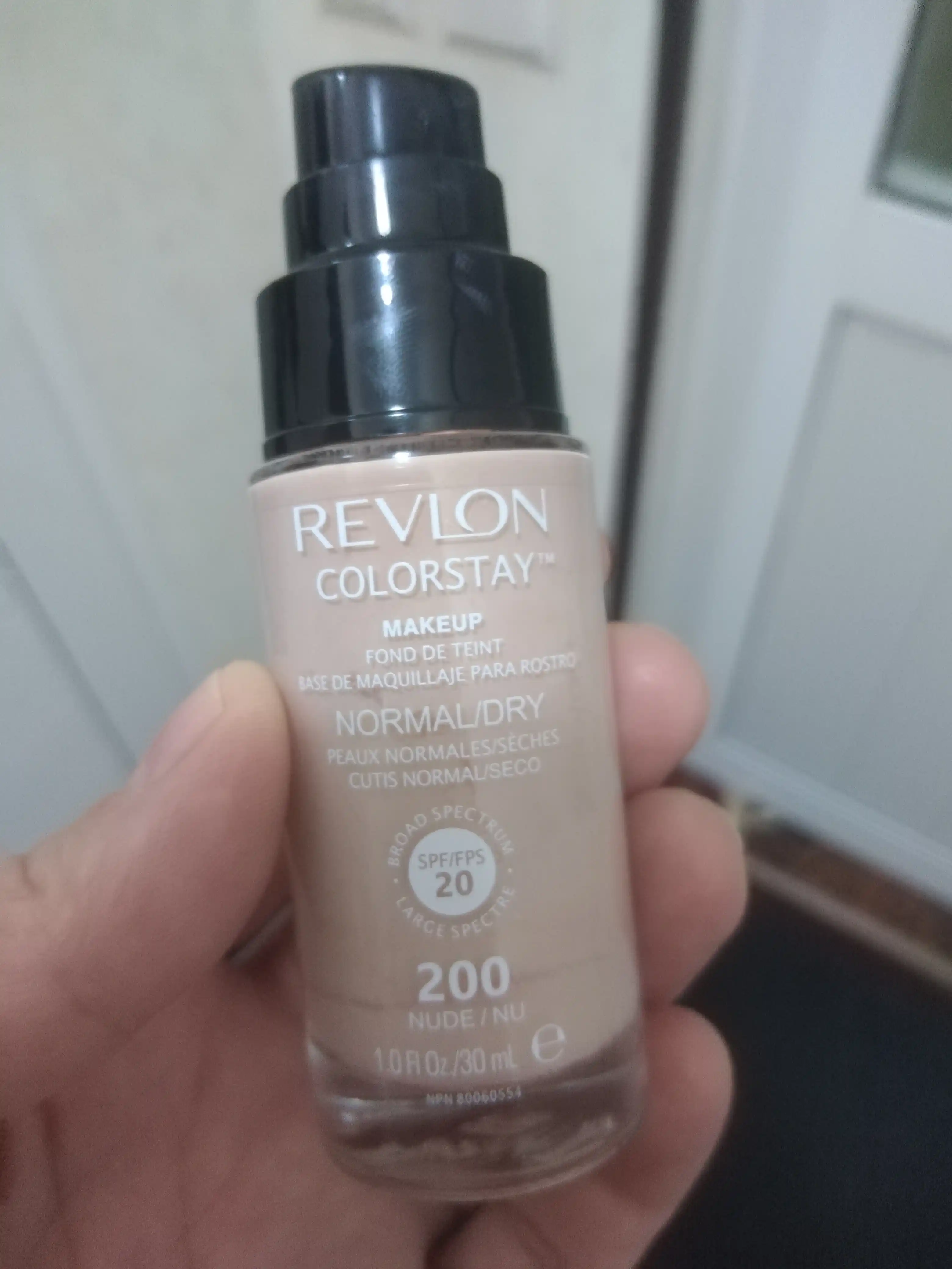 Normal va quruq teri uchun Revlon ColorStay 24h namlantiruvchi tonal kremi, 30 ml