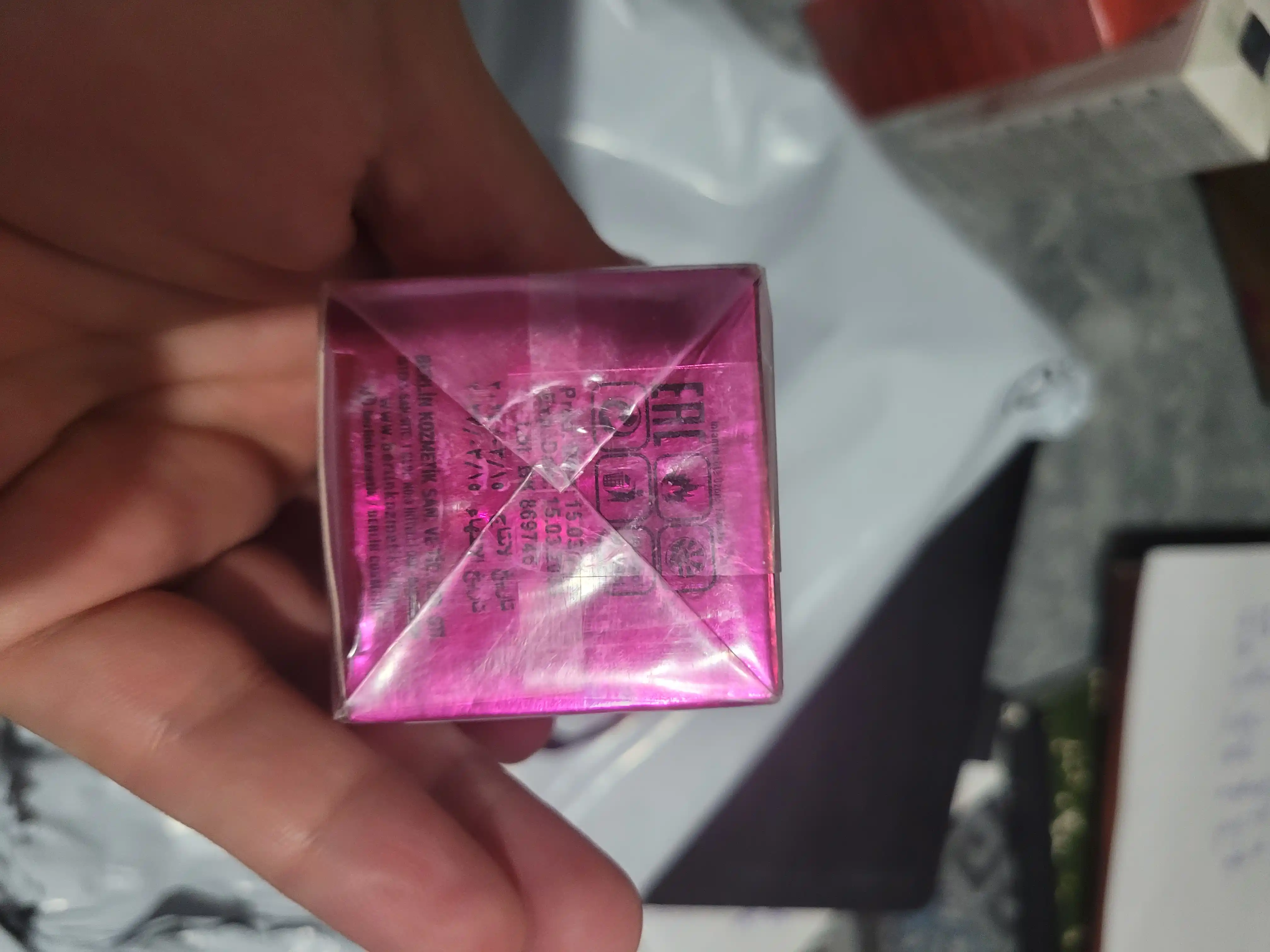Parfyumlangan suv Victoria's Secret Bombshell, Shaik №202, ayollar uchun , 50 ml