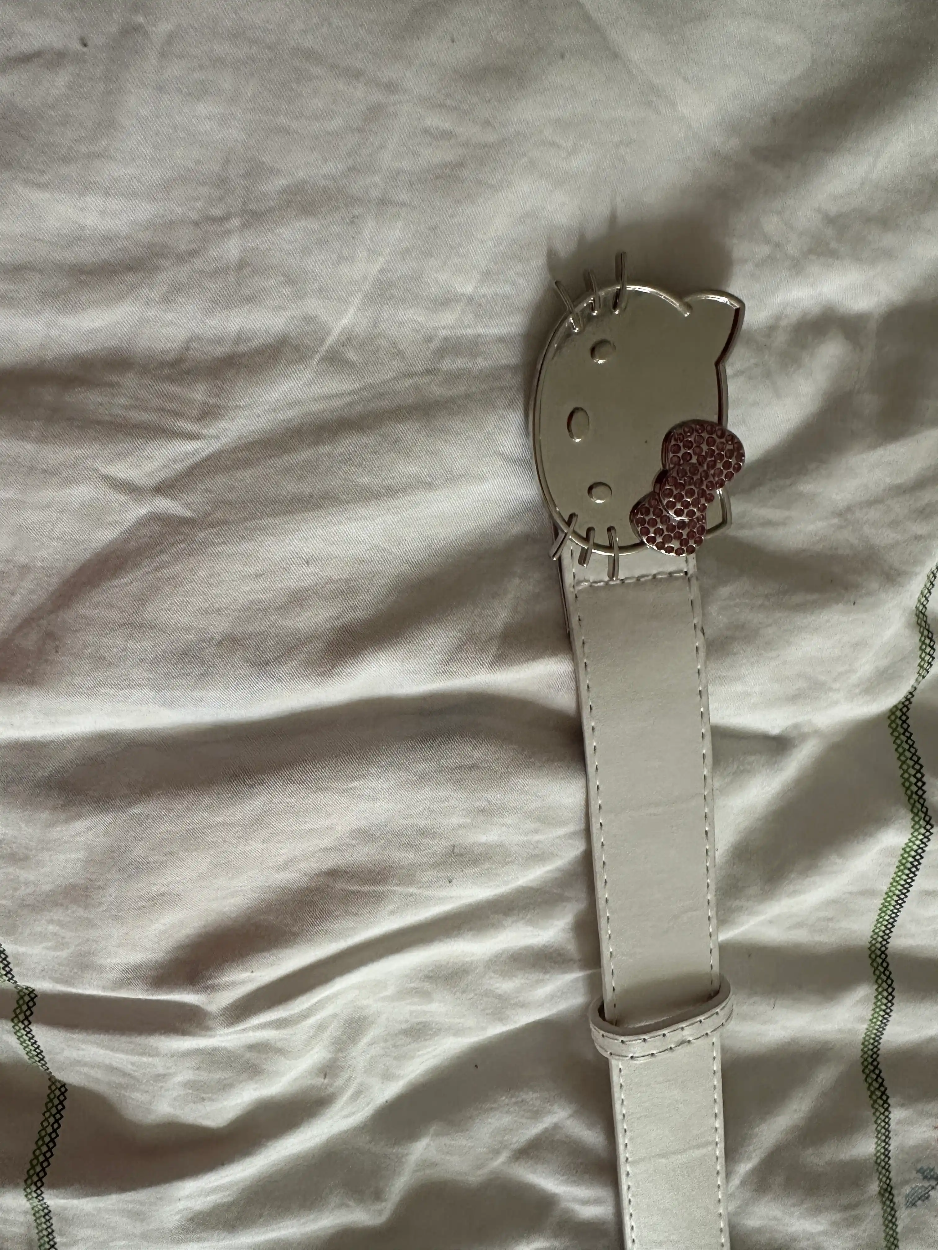 Ayollar kamarlari, y2k drayn, Hello Kitty