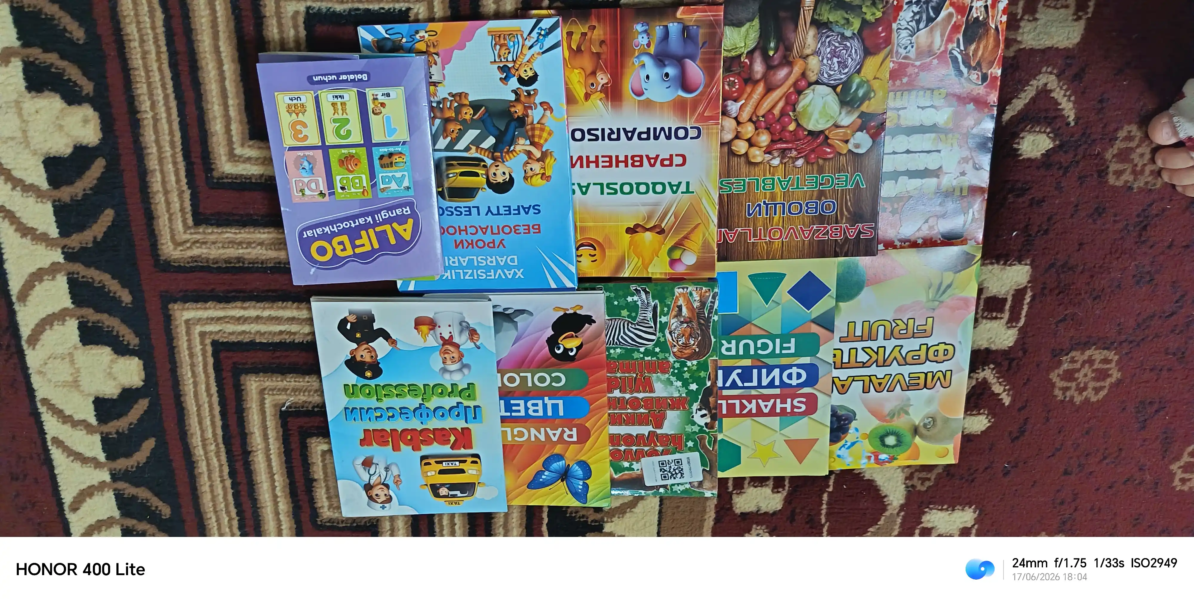 Карточки с алфавитом: английский, русский, арабский, узбекский и цифры