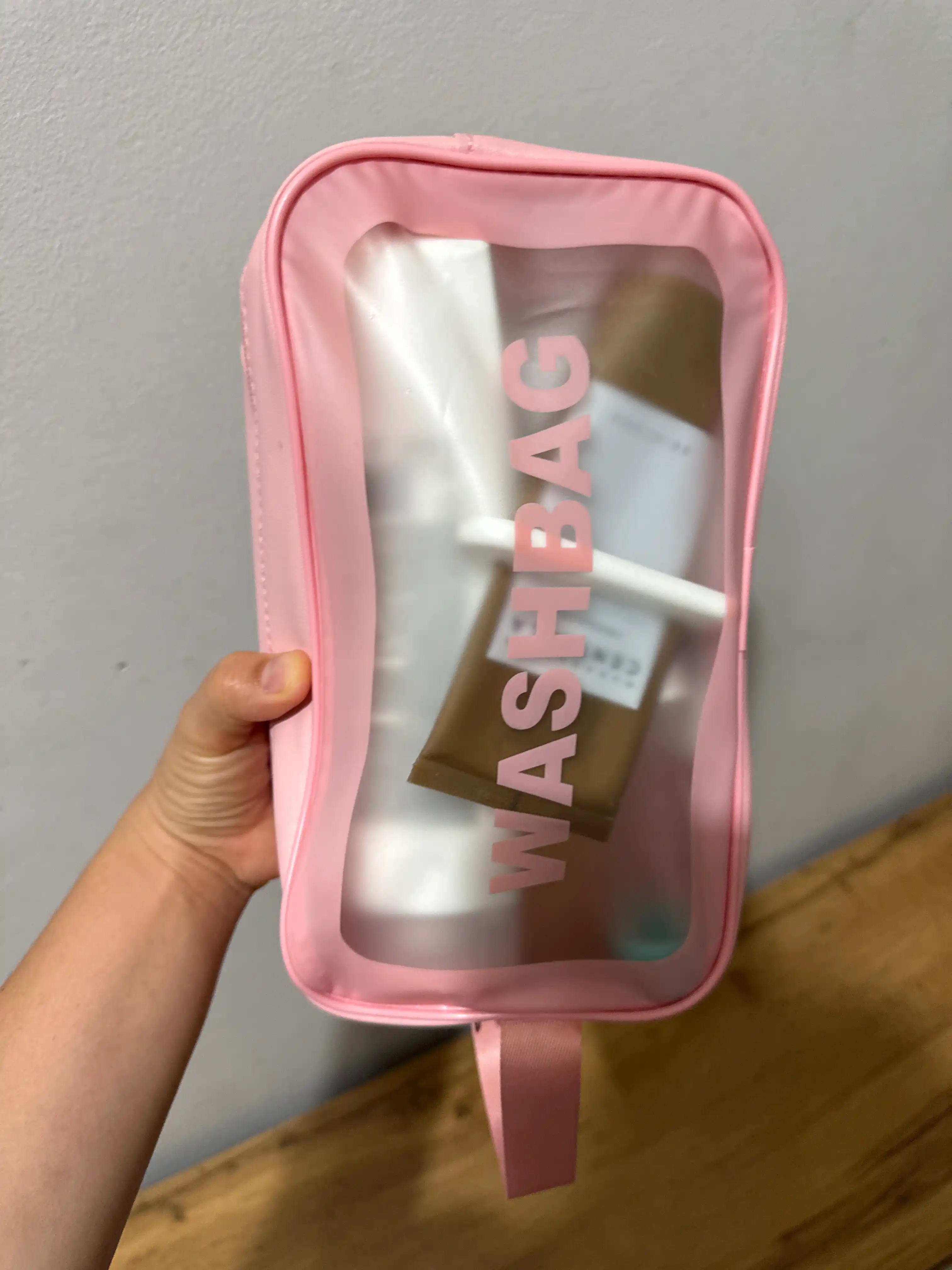 “WASHBAG”  3 xil o‘lchamli va 4 rangli suv o‘tkazmaydigan kosmetik sumkalar  (PVX-neylon)