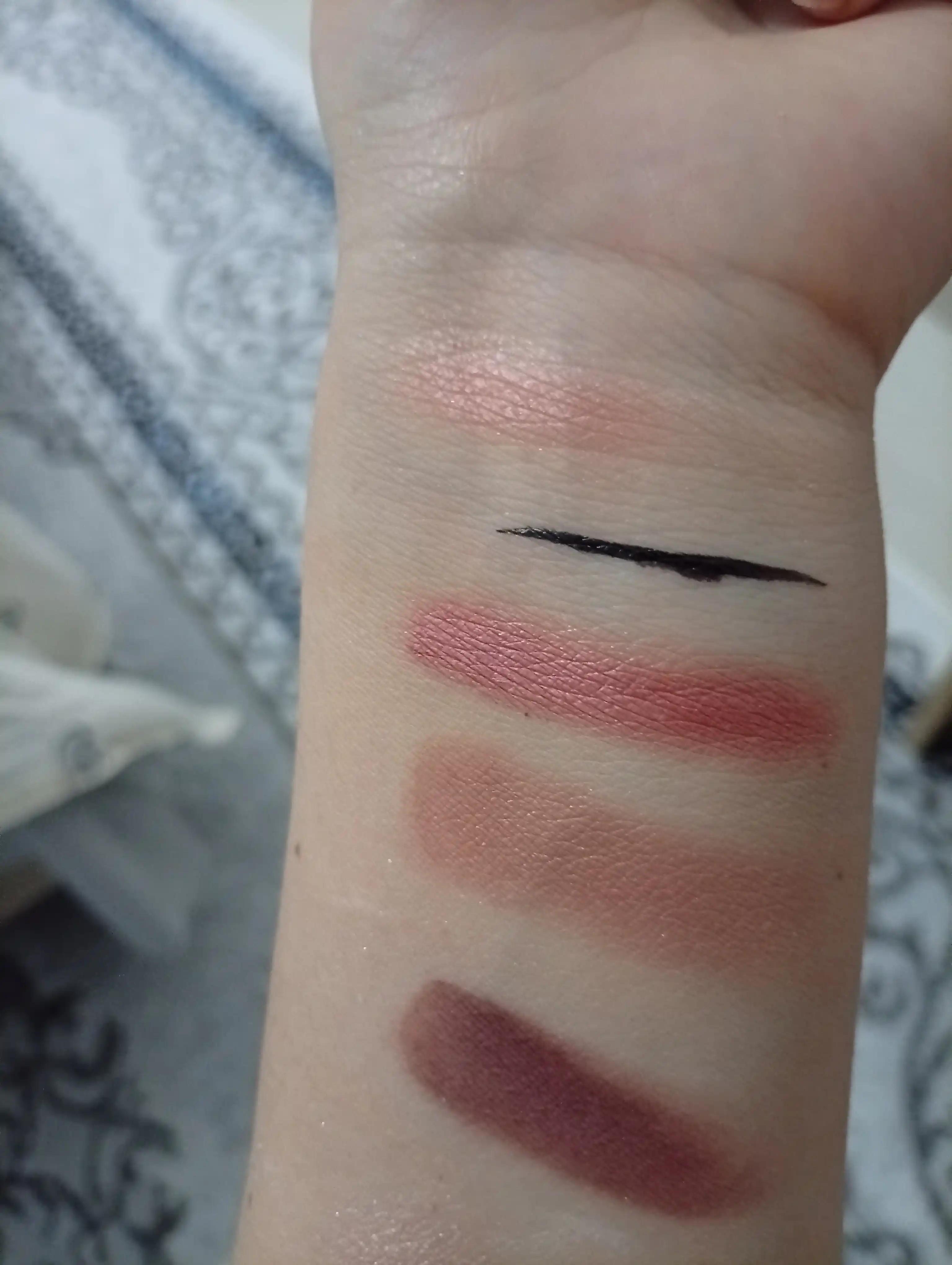 DIOR 5 Rangli Ko‘z va Yonoq teni va sovg'aga padvotka