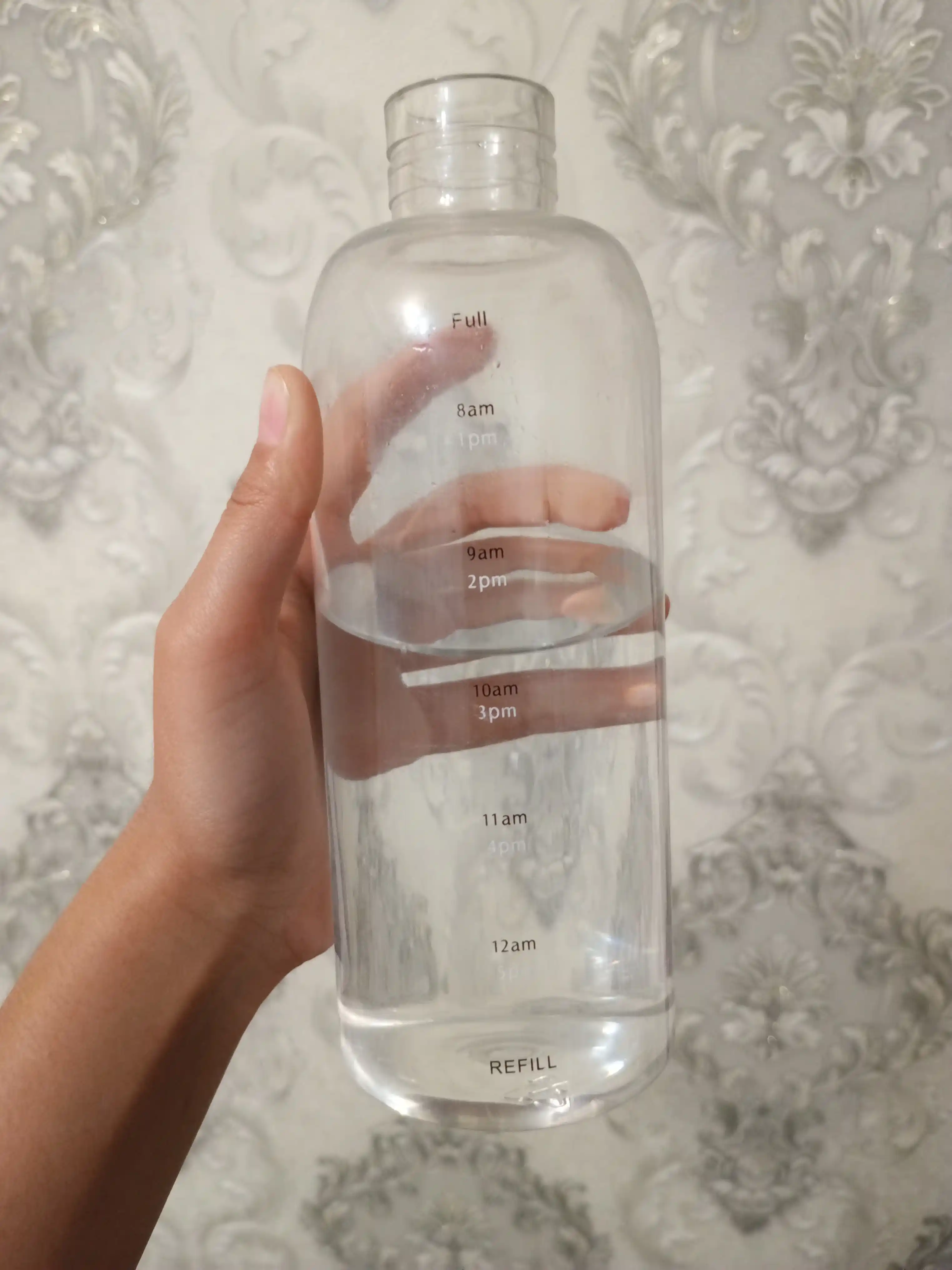 Suv uchun estetik plastik idish (butilka), o'lchov shkalasi bilan, 500 ml va 750 ml