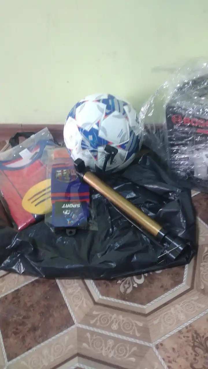 Futbol to‘pi, 5 o‘lchamli, sovg‘aga to‘p nasosi, 1 ta igna