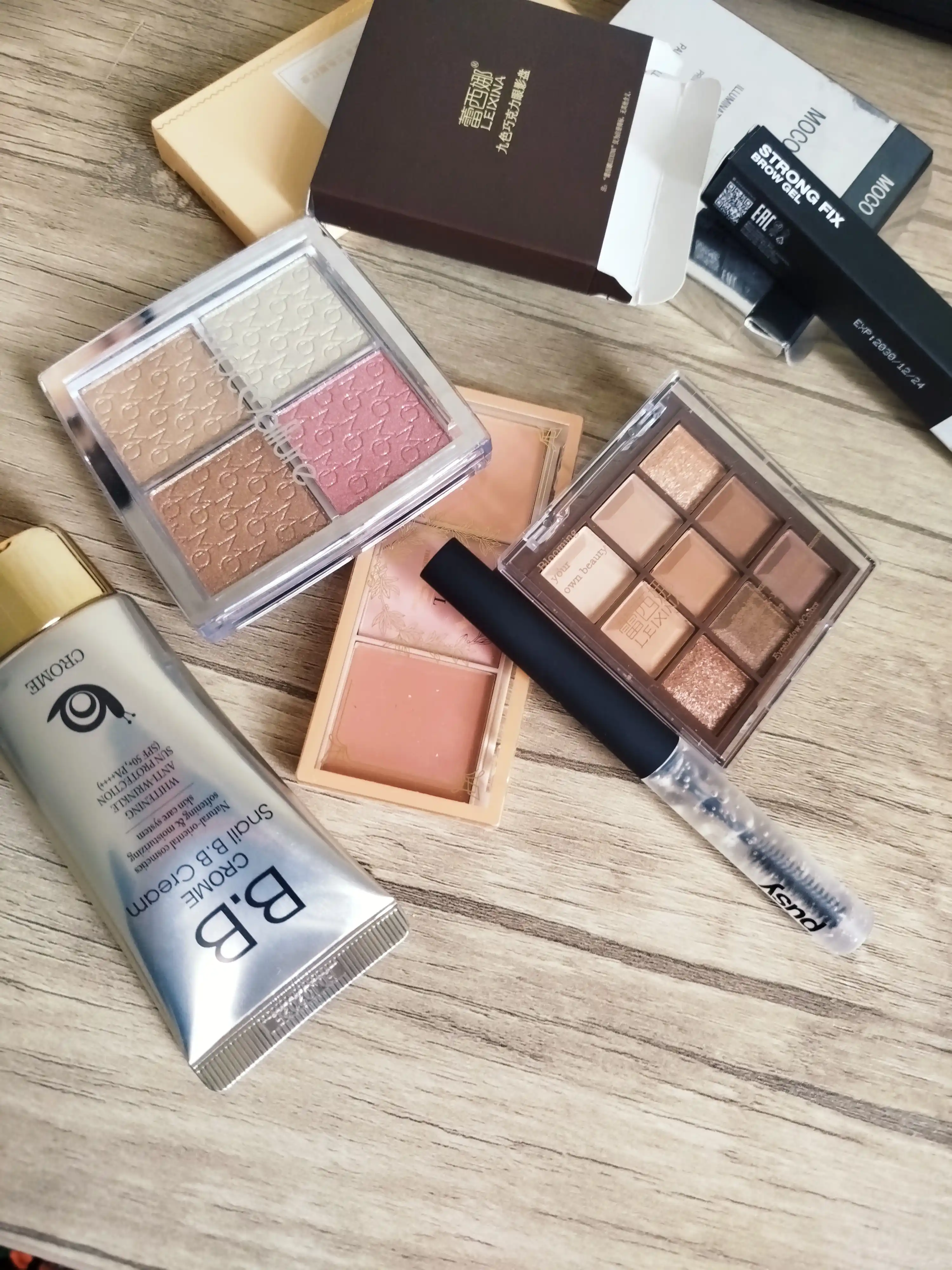 CROME SNAIL BB krem SPF50, с муцином улитки, отбеливающий тональный крем