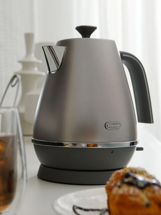 Elektr choynak De'Longhi KBI2001.S Distinta Flair, 1.7 l, 2000 Vt, kumushrang