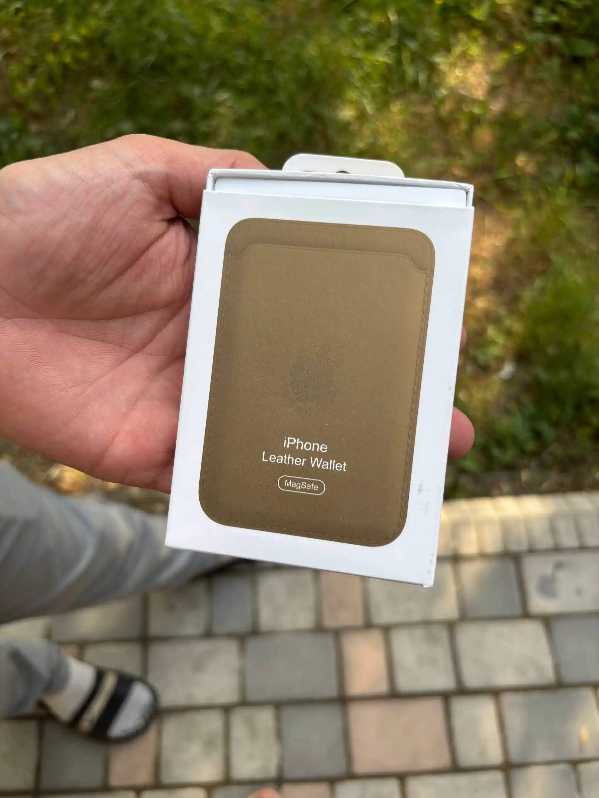 Magnitli cardxolder Iphone 12 dan boshlab, animatsiya bilan