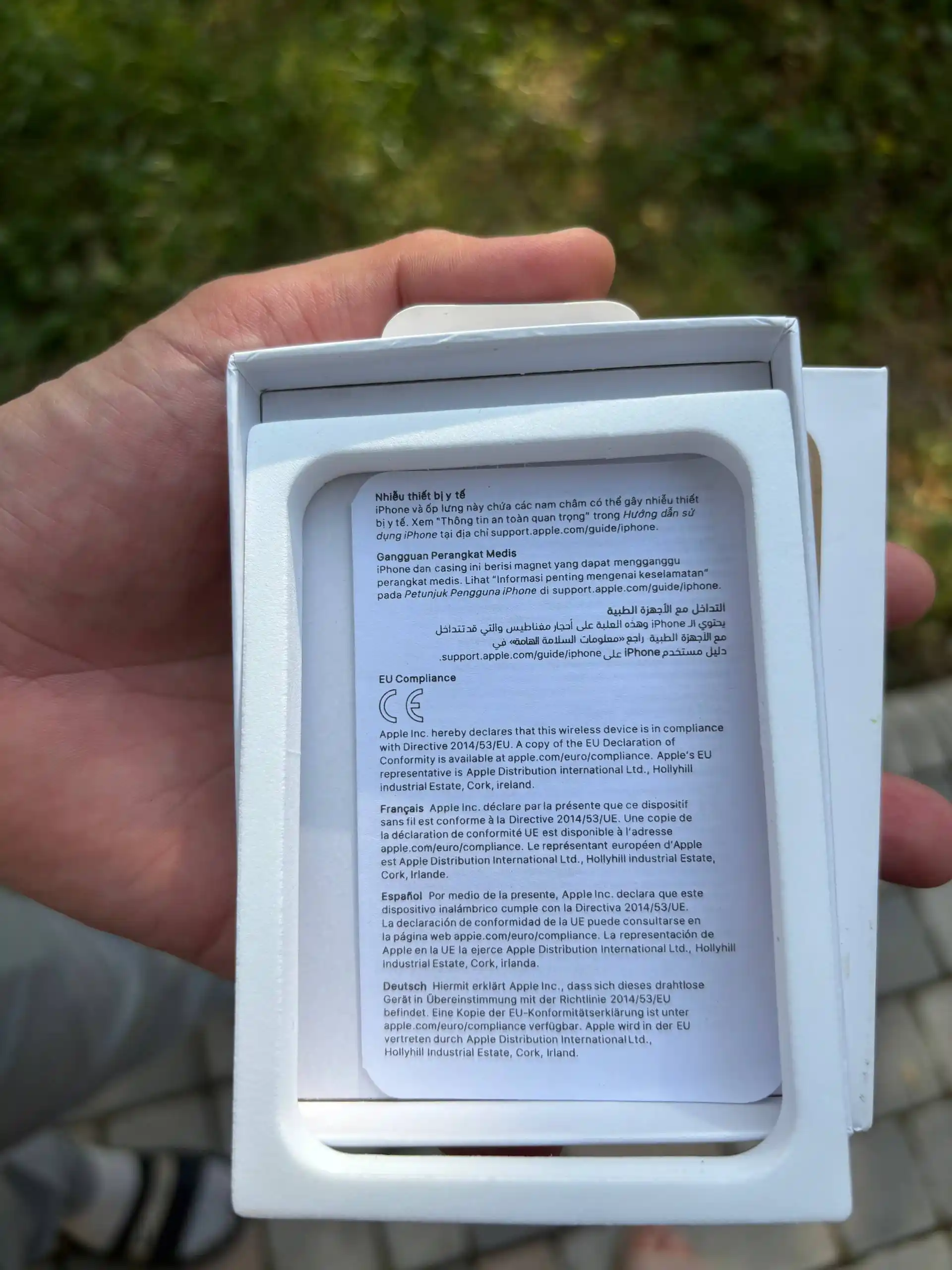 Magnitli cardxolder Iphone 12 dan boshlab, animatsiya bilan